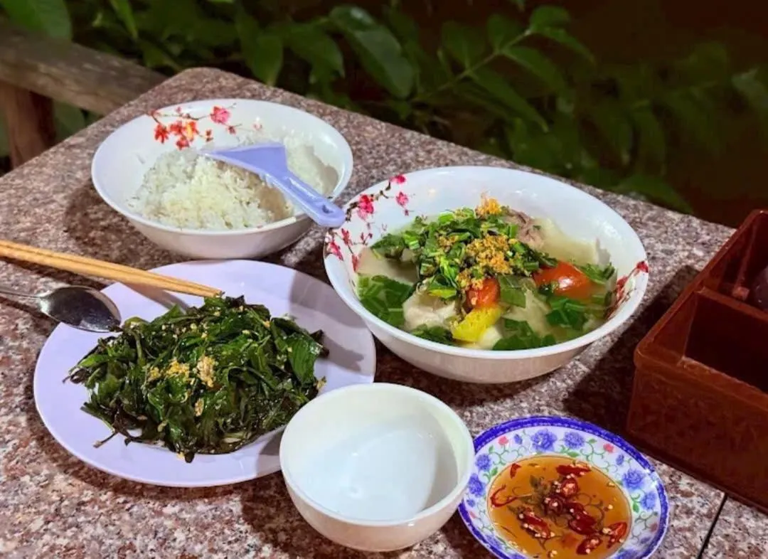 Restaurant/places to eat in Green Bamboo Lodge Resort