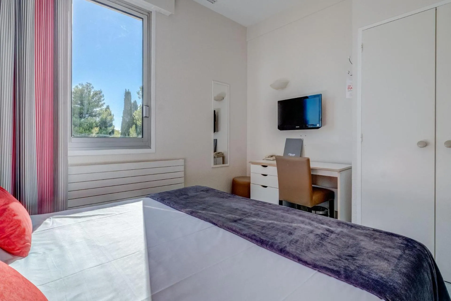 Photo of the whole room in Hôtel Miléade Méditerranée - Port-Fréjus