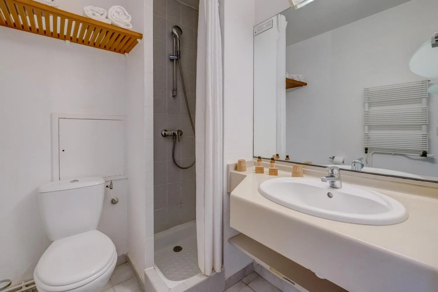 Bathroom in Hôtel Miléade Méditerranée - Port-Fréjus