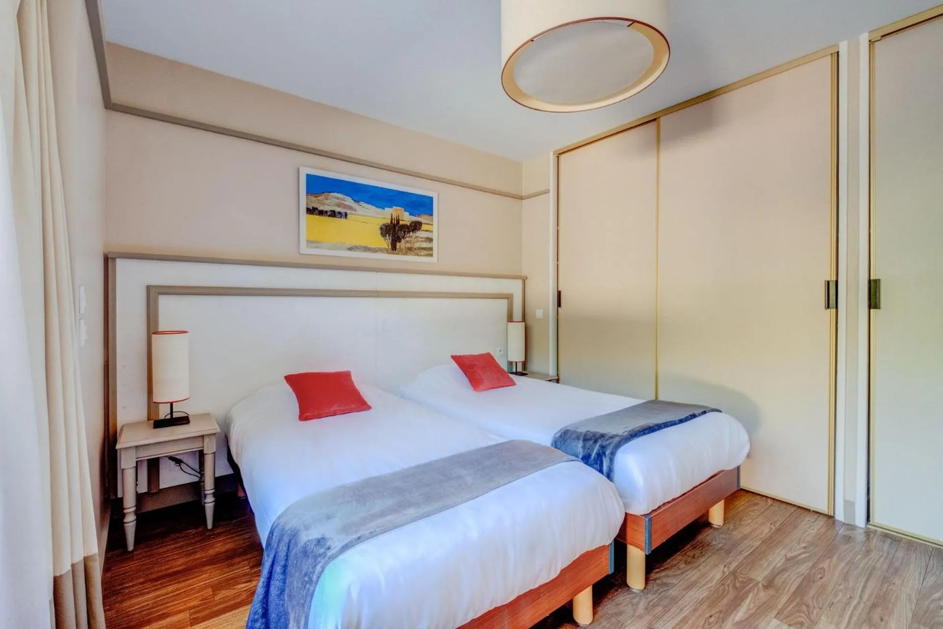 Photo of the whole room in Hôtel Miléade Méditerranée - Port-Fréjus