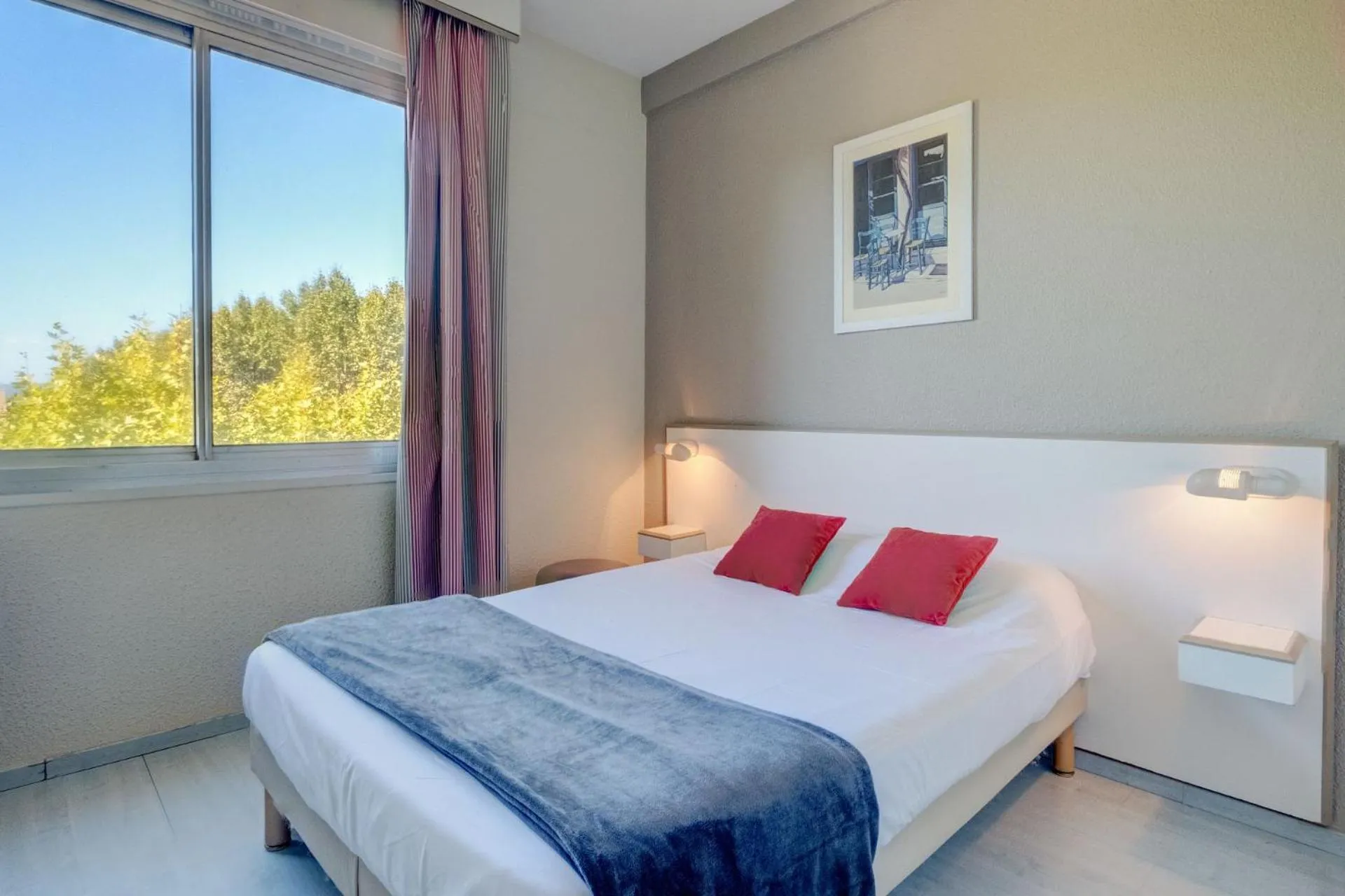 Photo of the whole room in Hôtel Miléade Méditerranée - Port-Fréjus