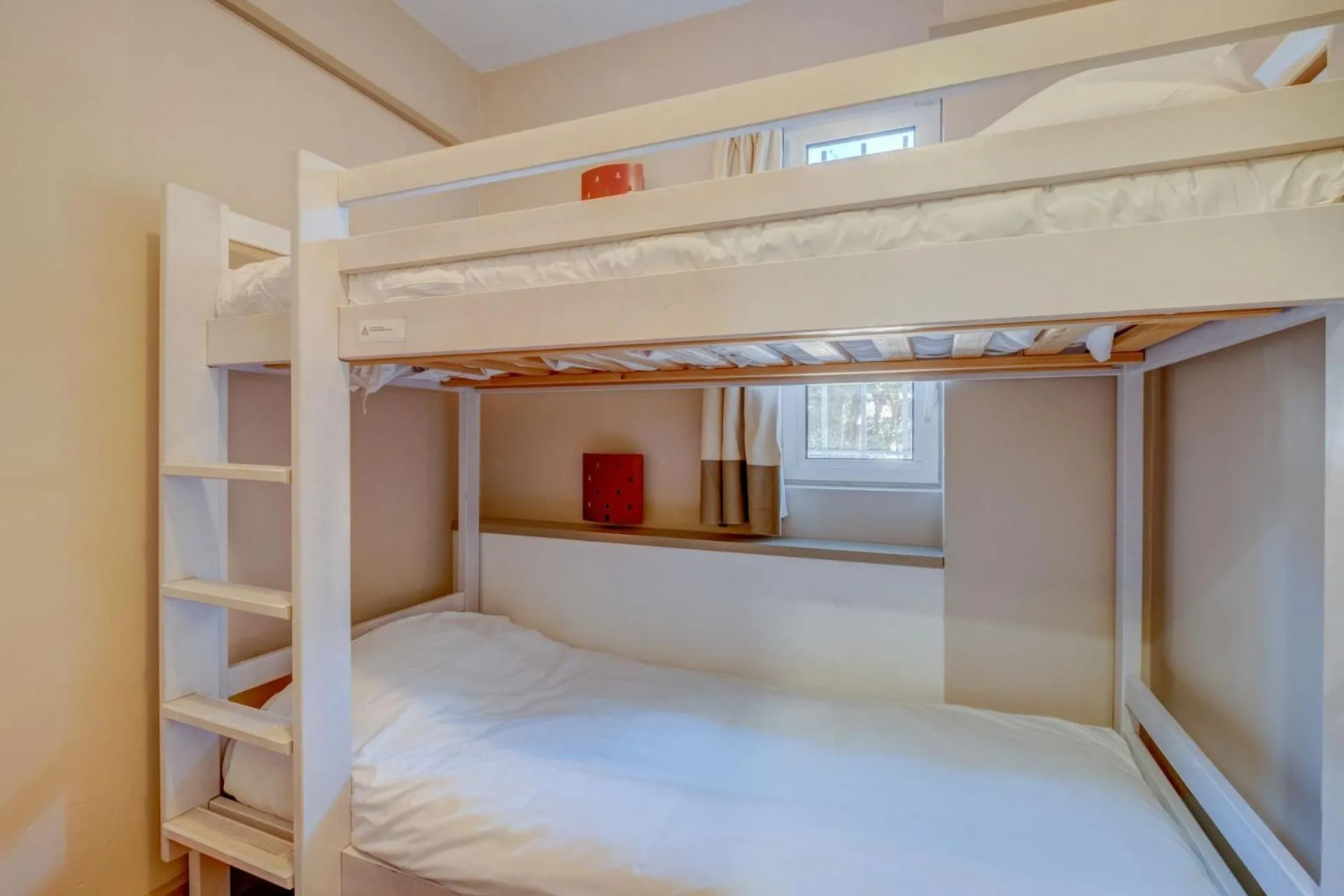 Photo of the whole room in Hôtel Miléade Méditerranée - Port-Fréjus