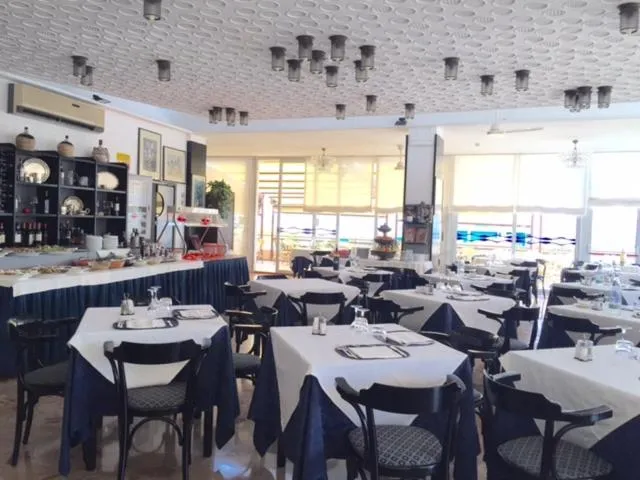 Restaurant/places to eat in Hotel David