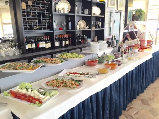 Restaurant/places to eat in Hotel David