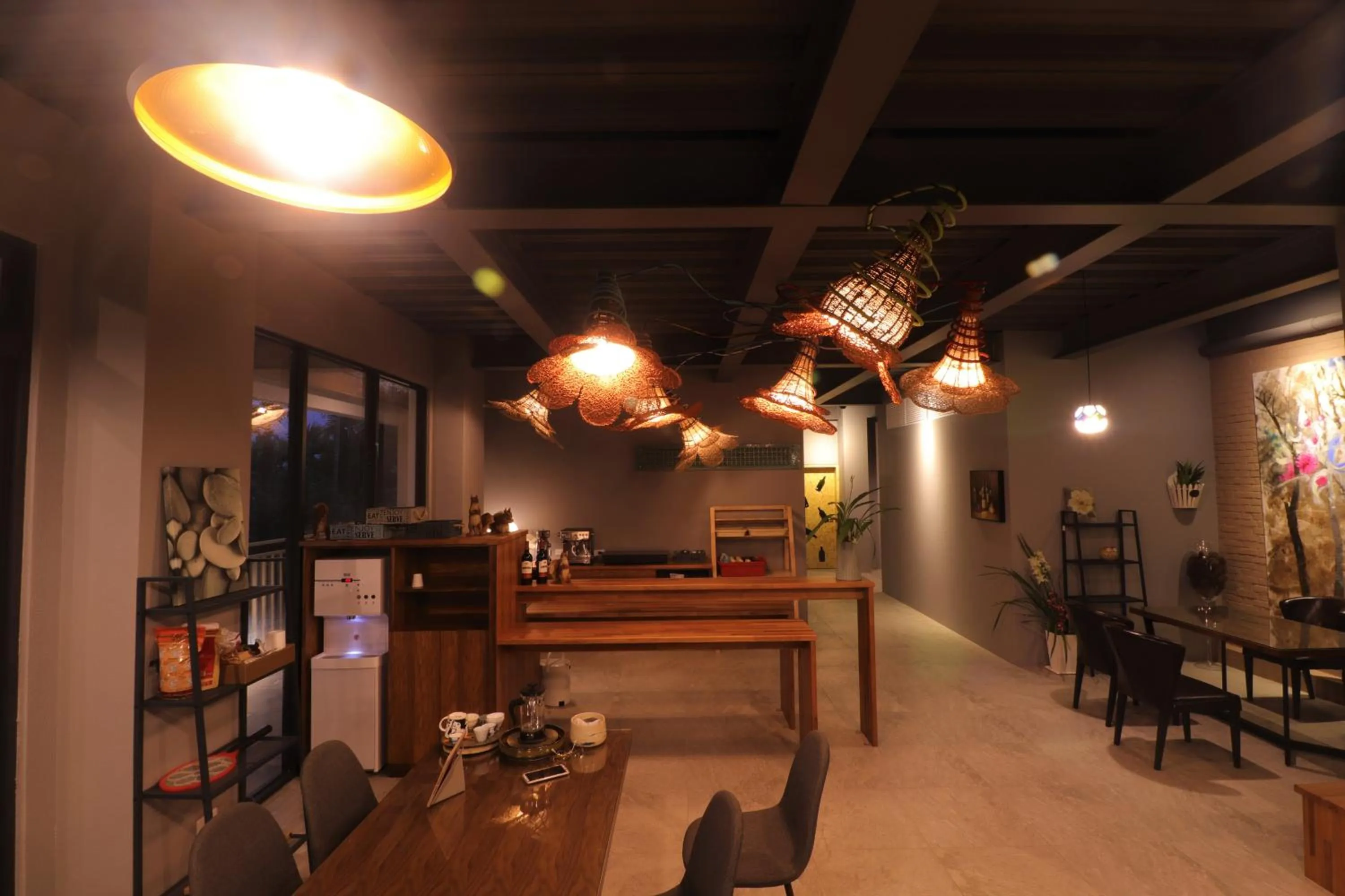 Restaurant/places to eat in MTNY Hotel