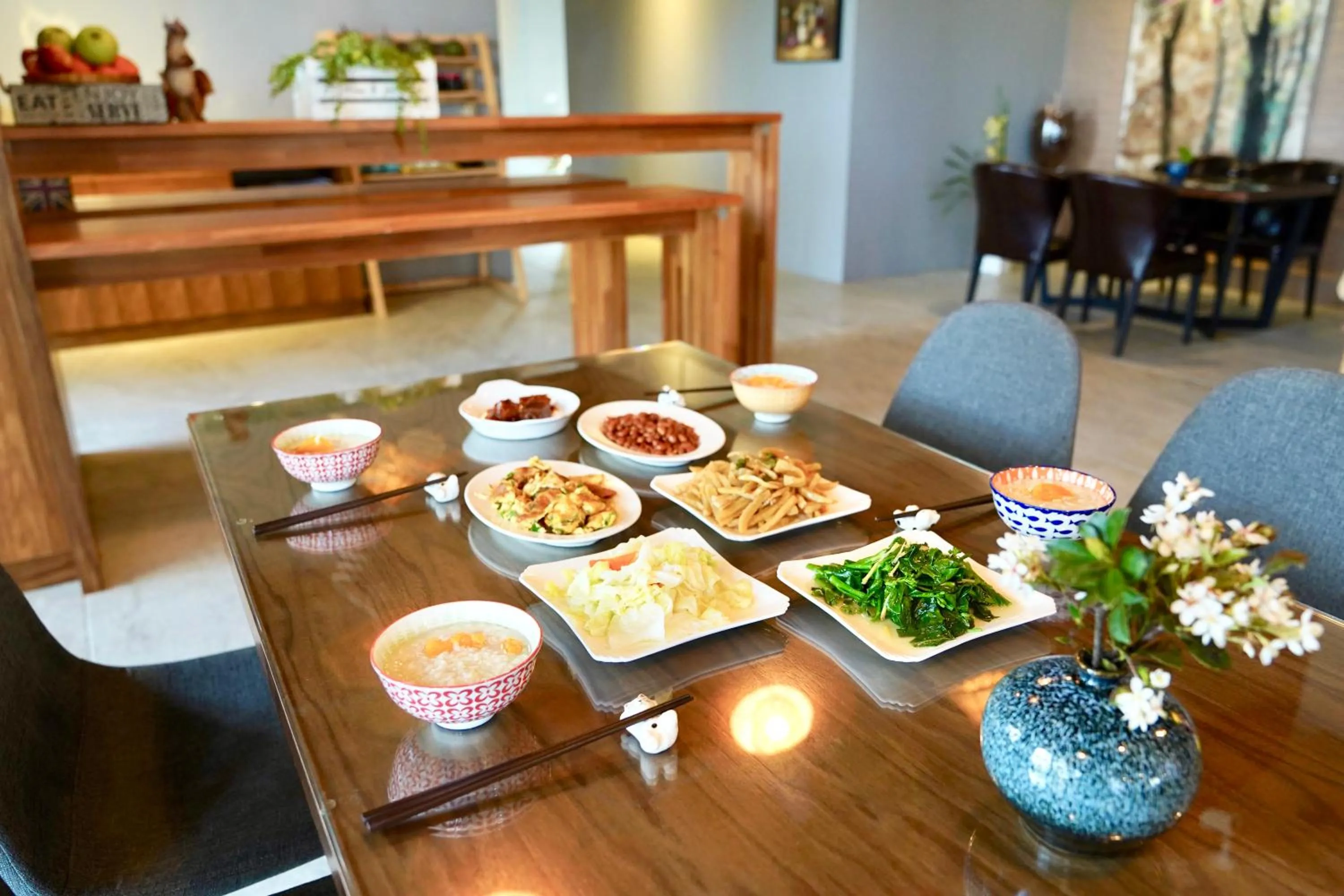 Restaurant/places to eat in MTNY Hotel