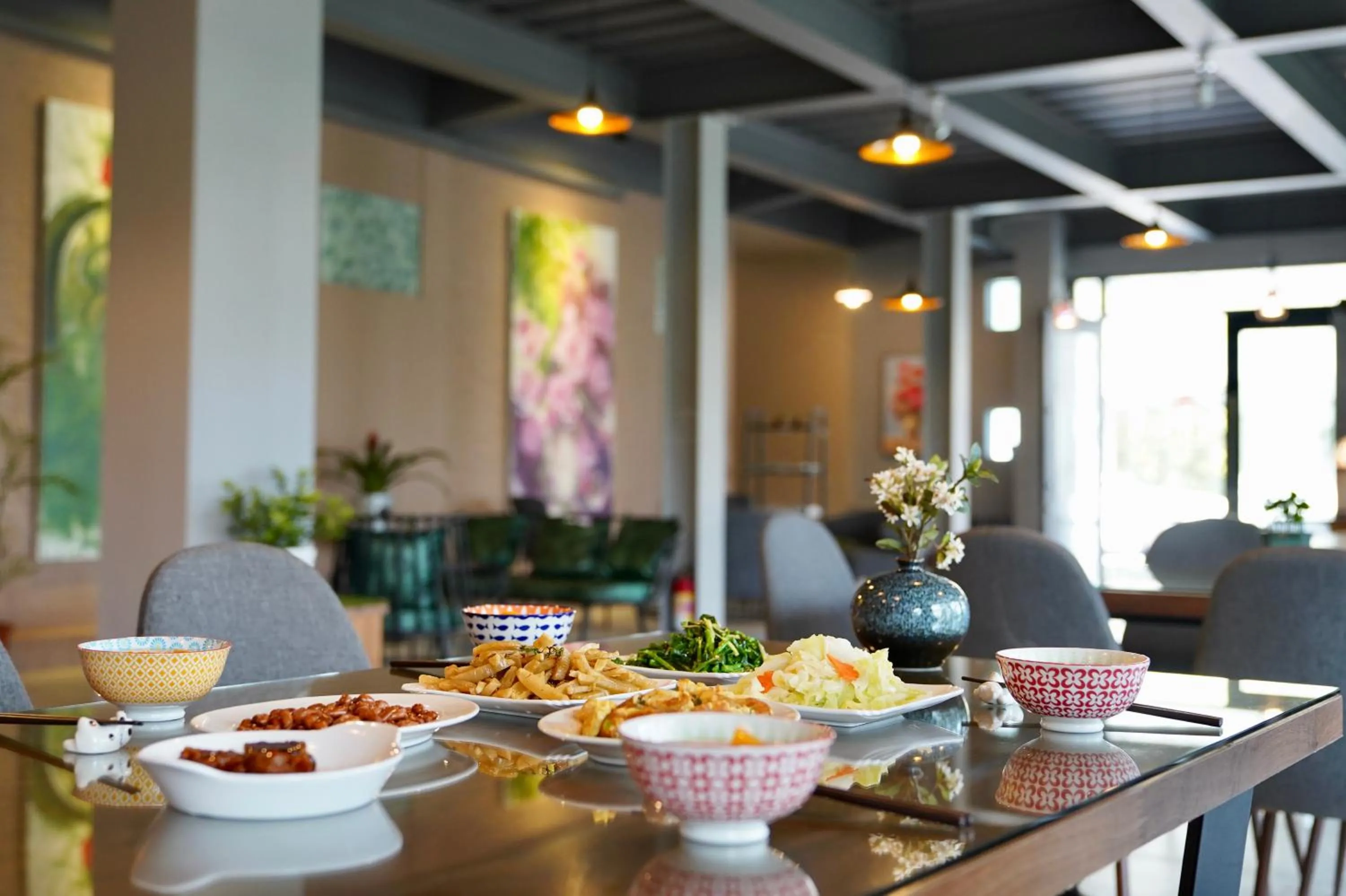 Restaurant/places to eat in MTNY Hotel