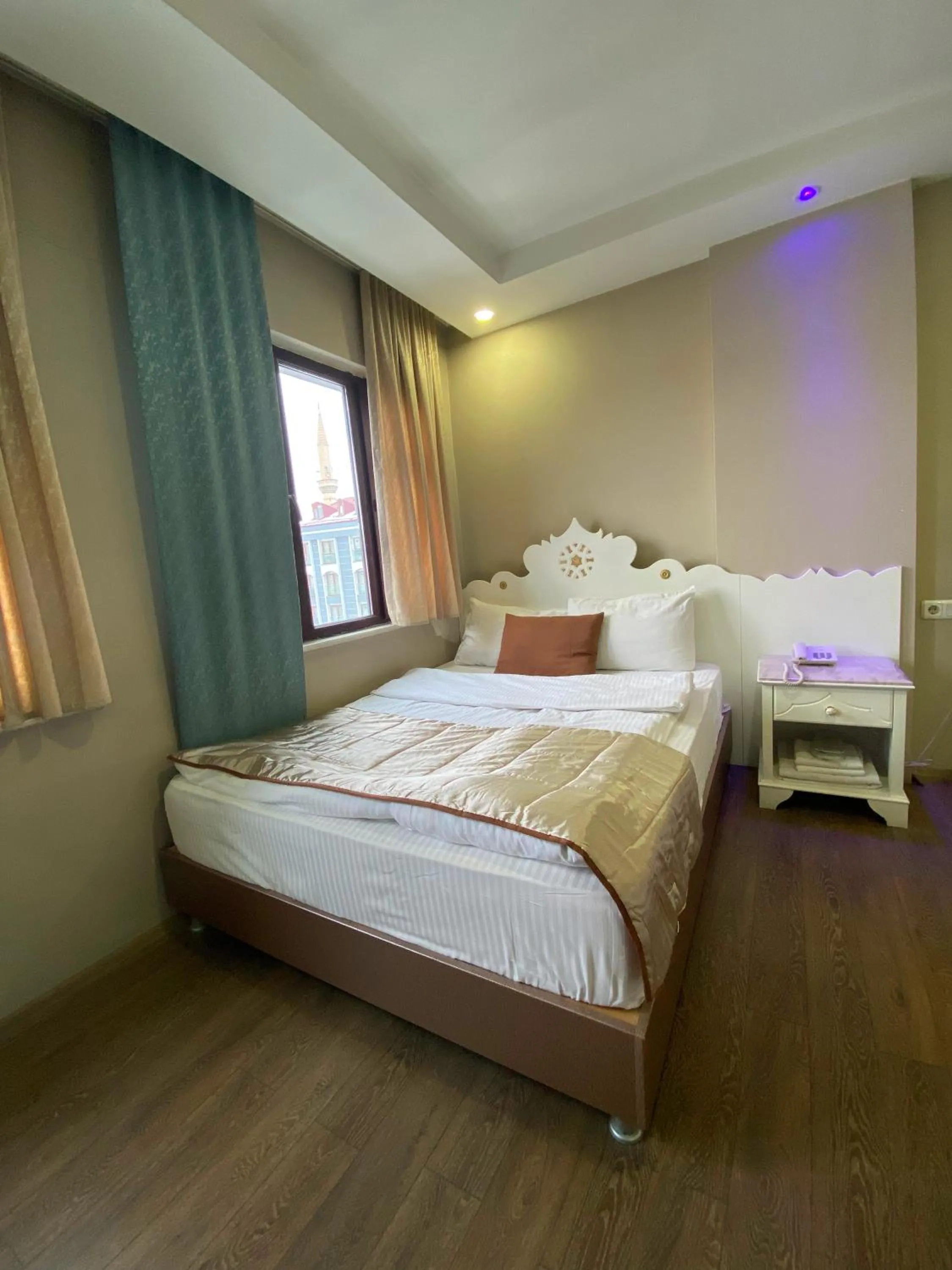 Bed in Hotel Kent Ani