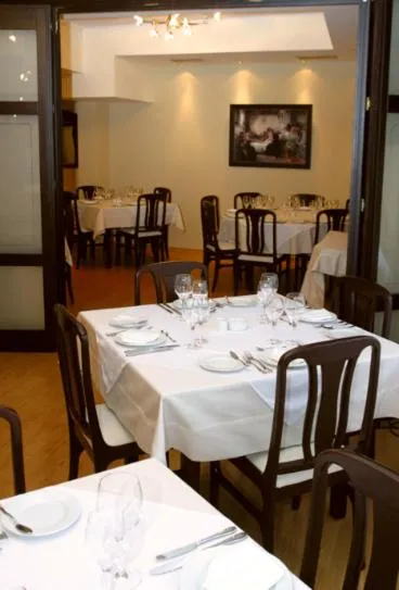Restaurant/places to eat in Hotel Makedonia