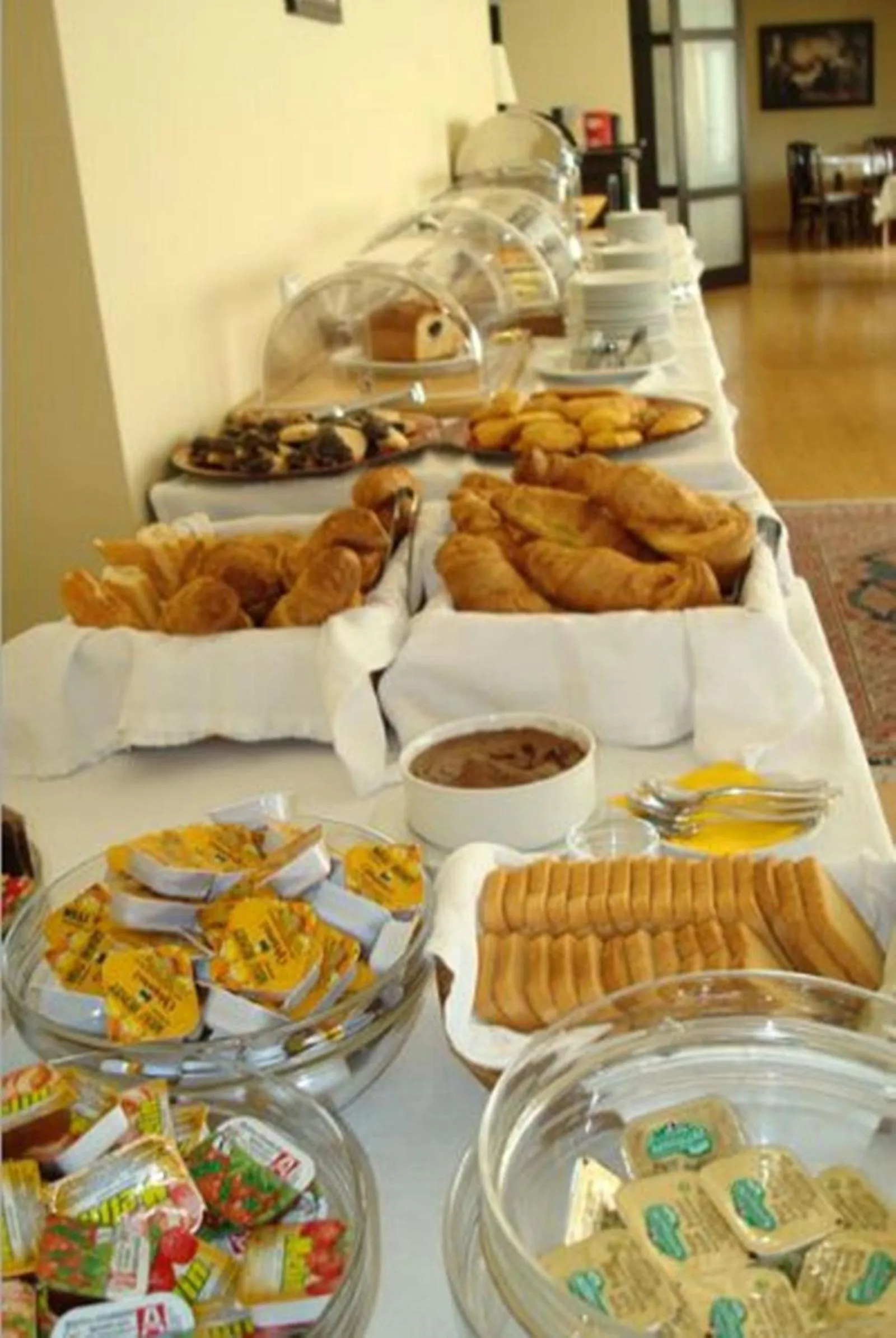 Food and drinks in Hotel Makedonia