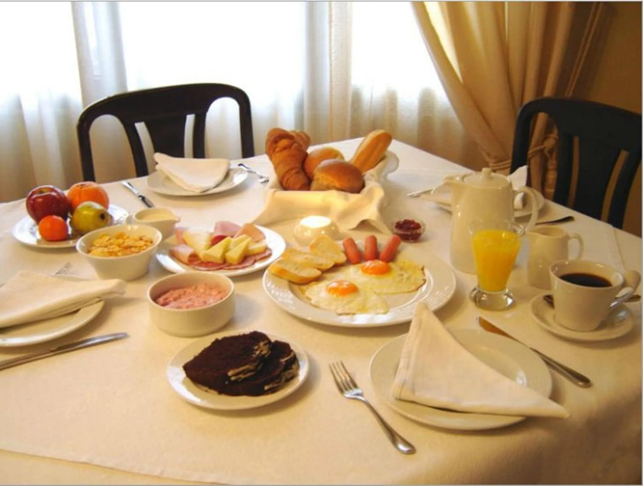 Food and drinks in Hotel Makedonia