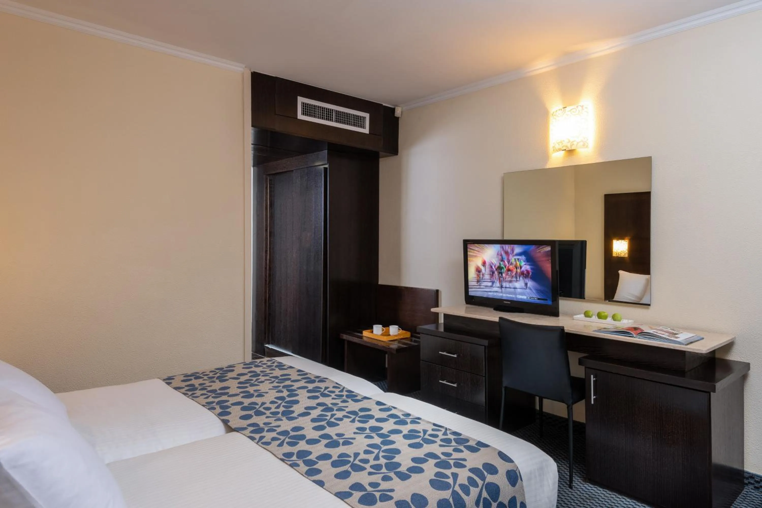 Bed in Leonardo Club Tiberias - All Inclusive