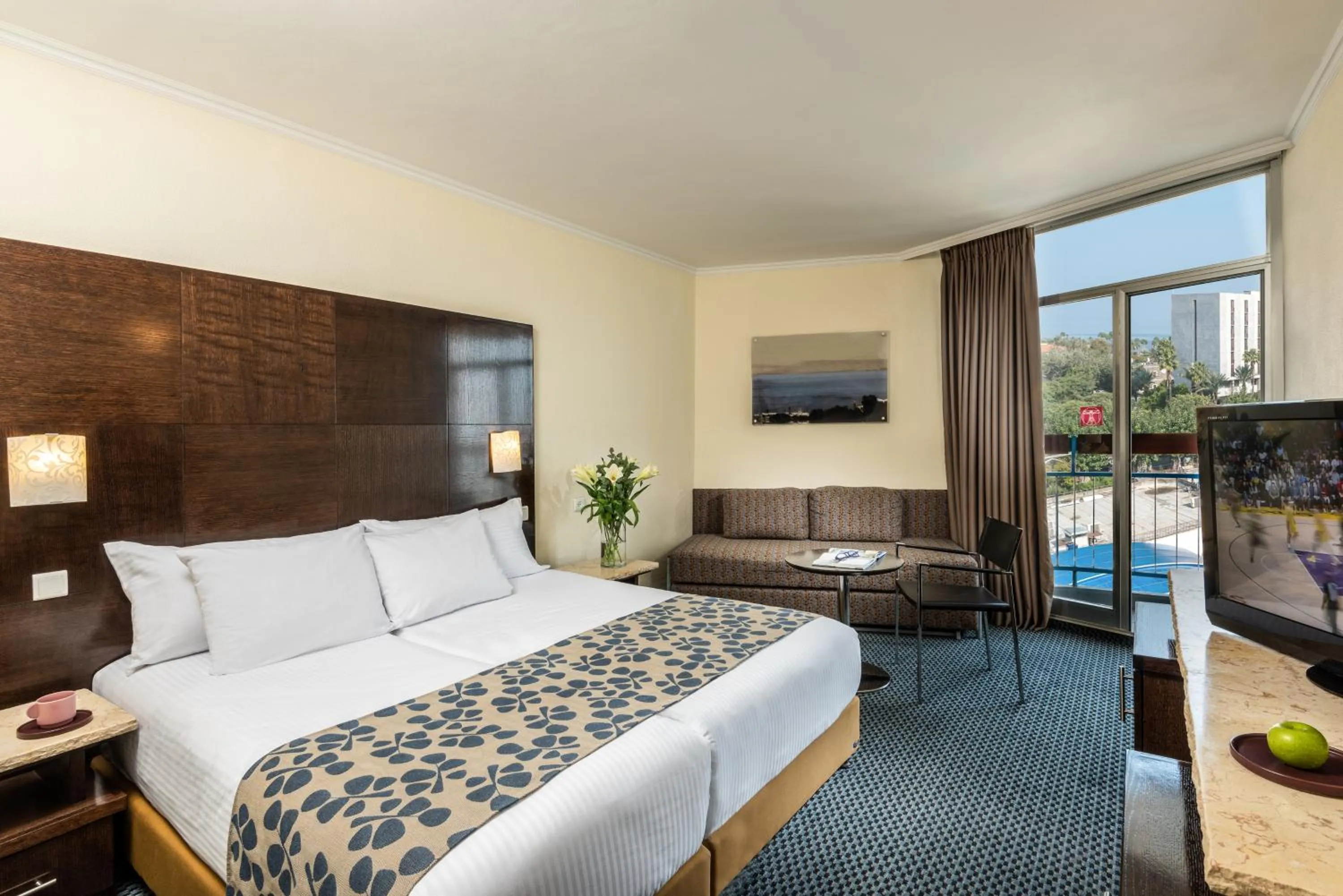 Balcony/Terrace, Bed in Leonardo Club Tiberias - All Inclusive