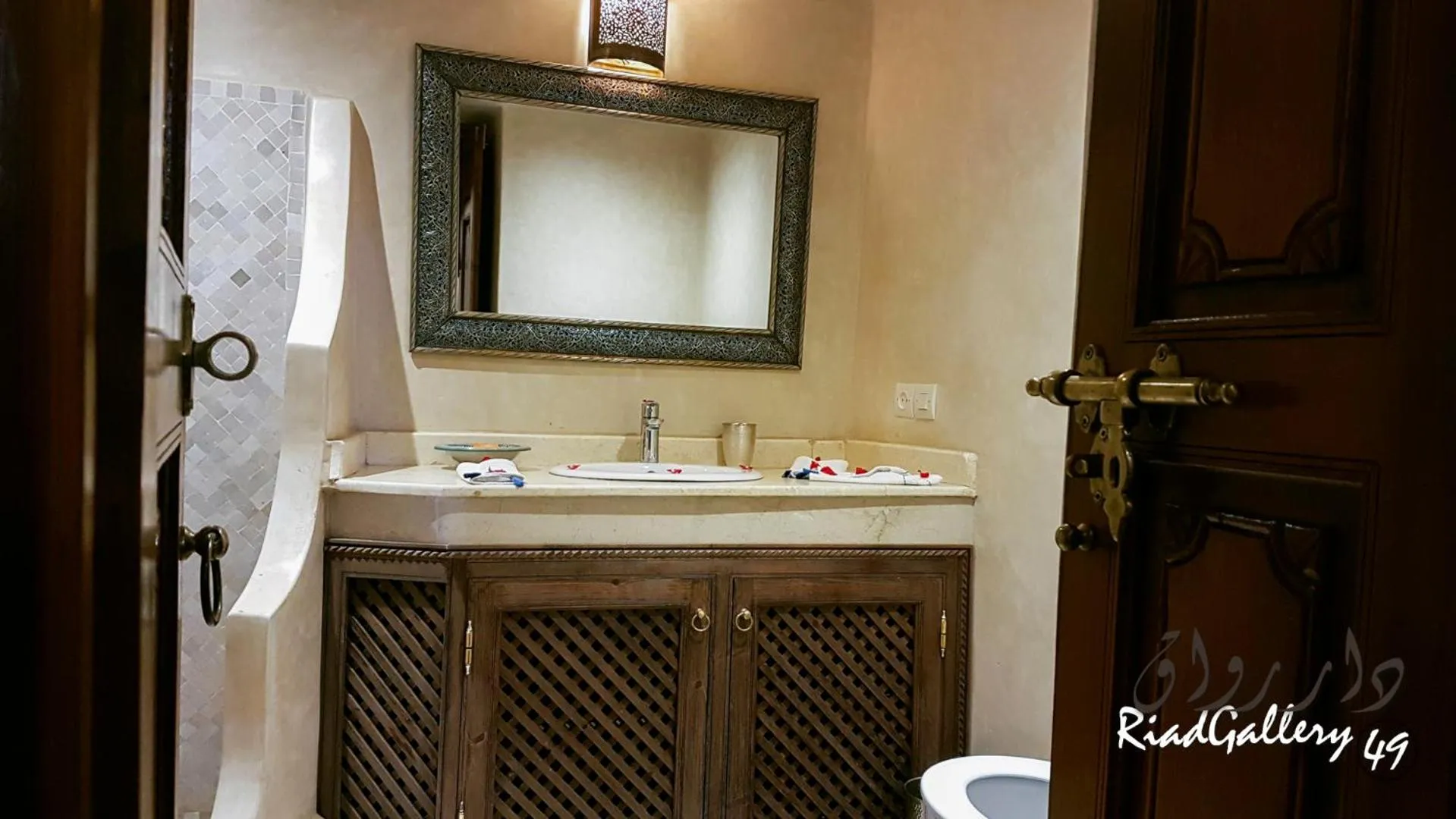 Bathroom in Riad Gallery 49 & Spa