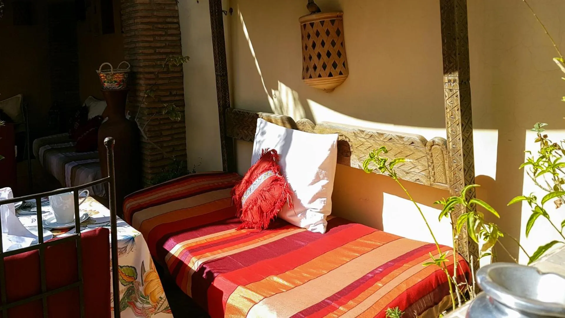 Seating area, Bed in Riad Gallery 49 & Spa