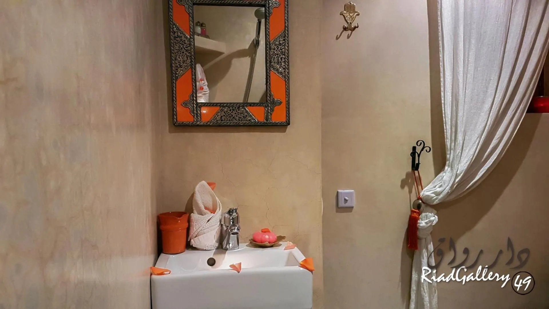Bathroom in Riad Gallery 49 & Spa
