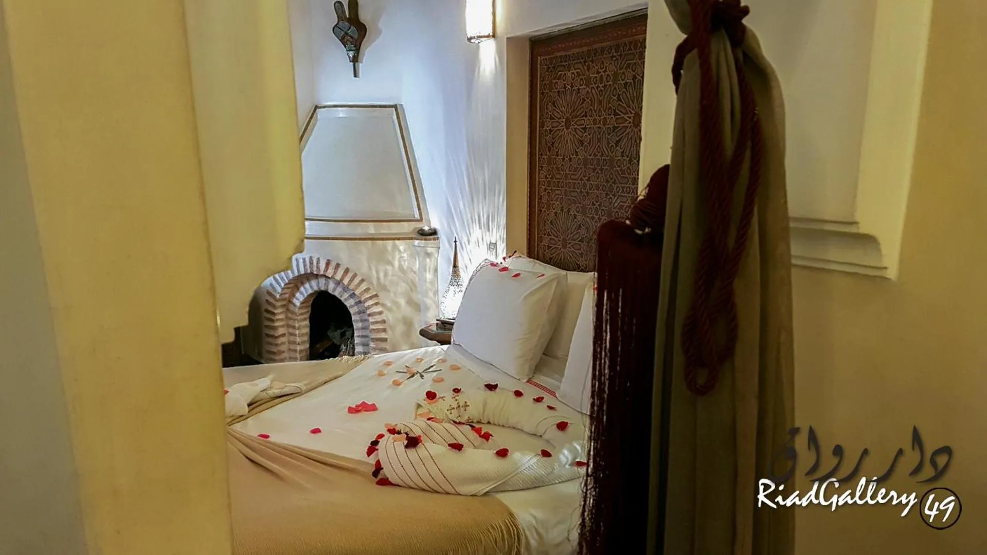 Photo of the whole room, Bed in Riad Gallery 49 & Spa