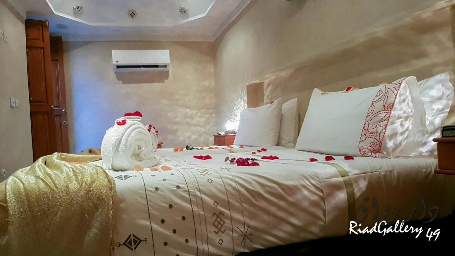 Photo of the whole room, Bed in Riad Gallery 49 & Spa