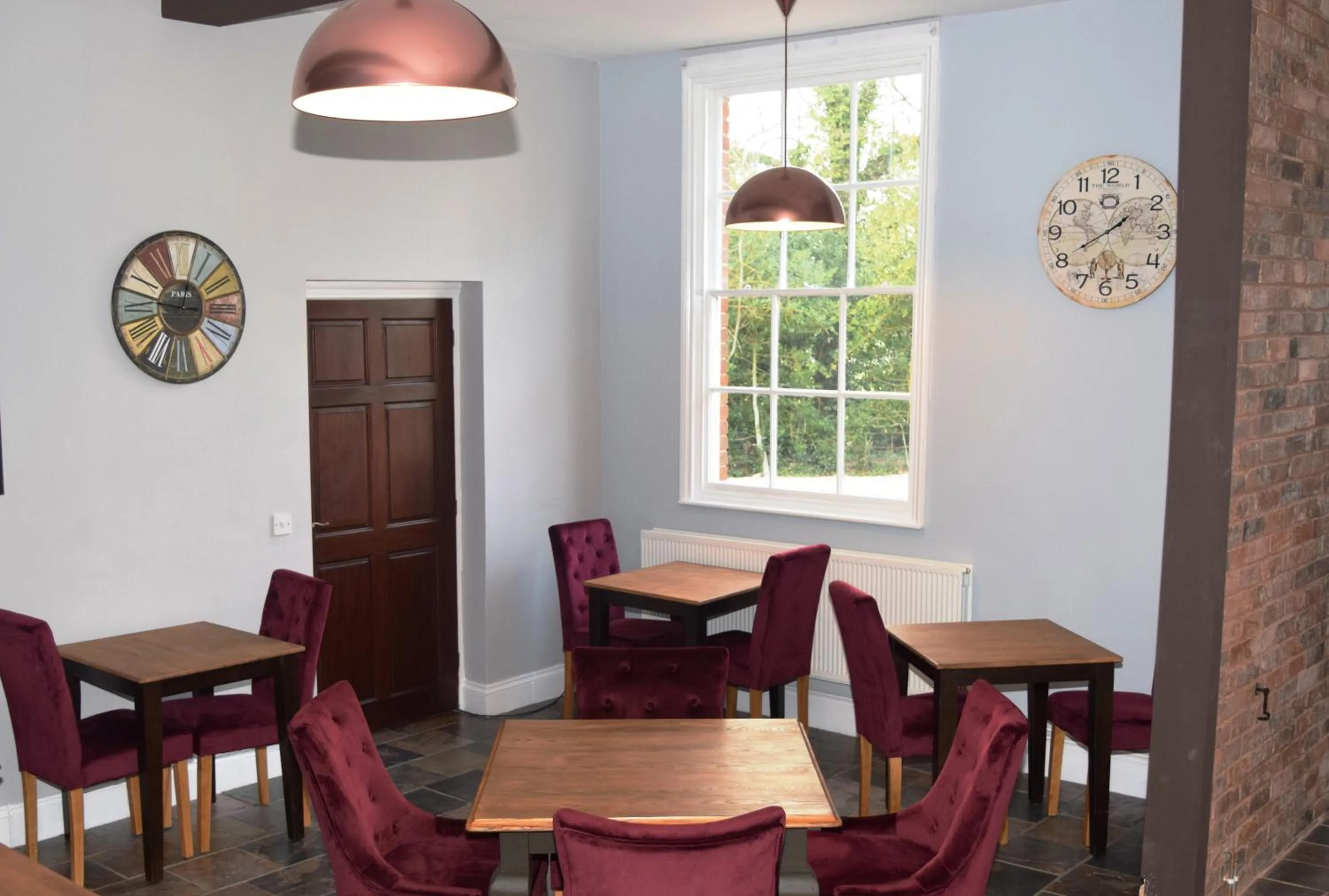 Restaurant/Places to Eat in The Clock House