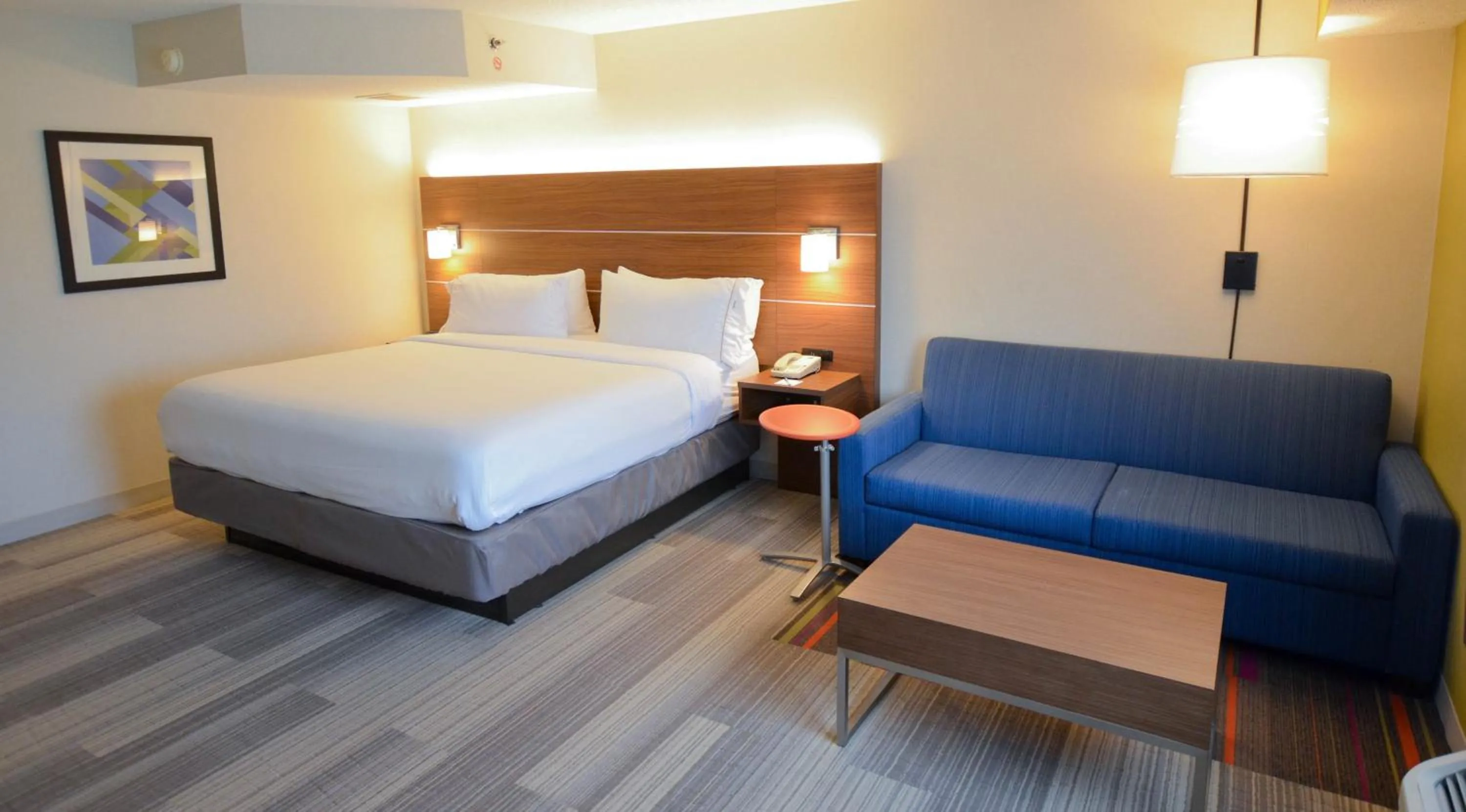 Bedroom, Bed in Holiday Inn Express Pittsburgh-Bridgeville by IHG