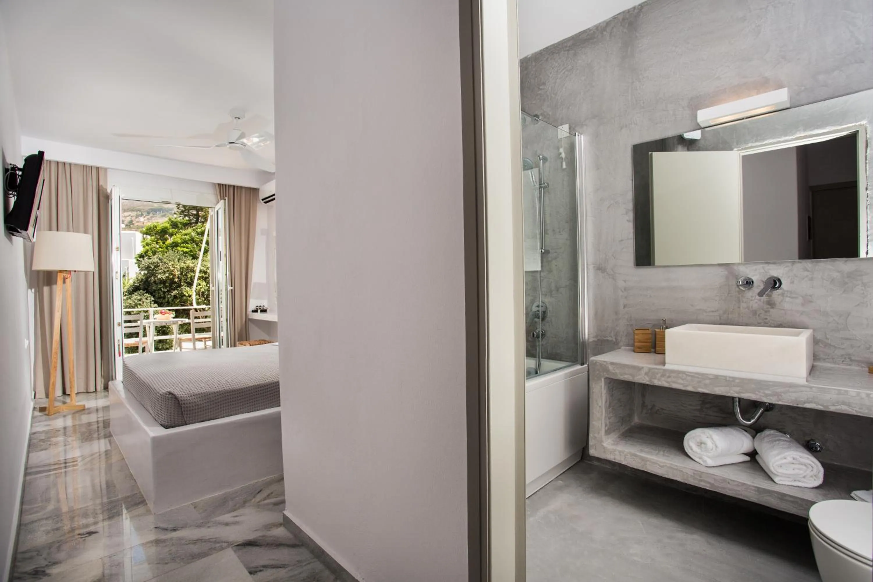 Bathroom, Bed in Polos Hotel Paros