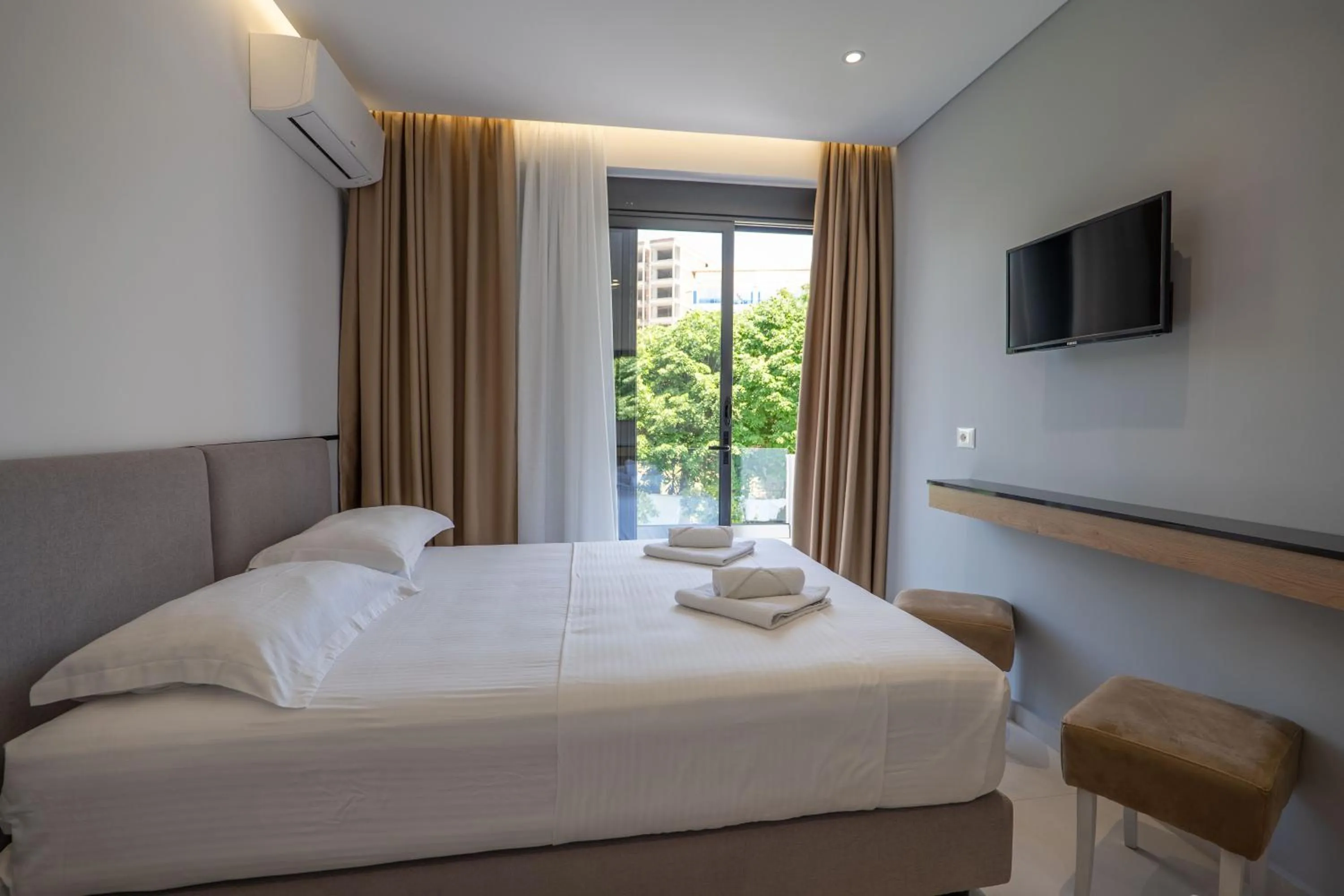 Bedroom, Bed in Hotel Emblem