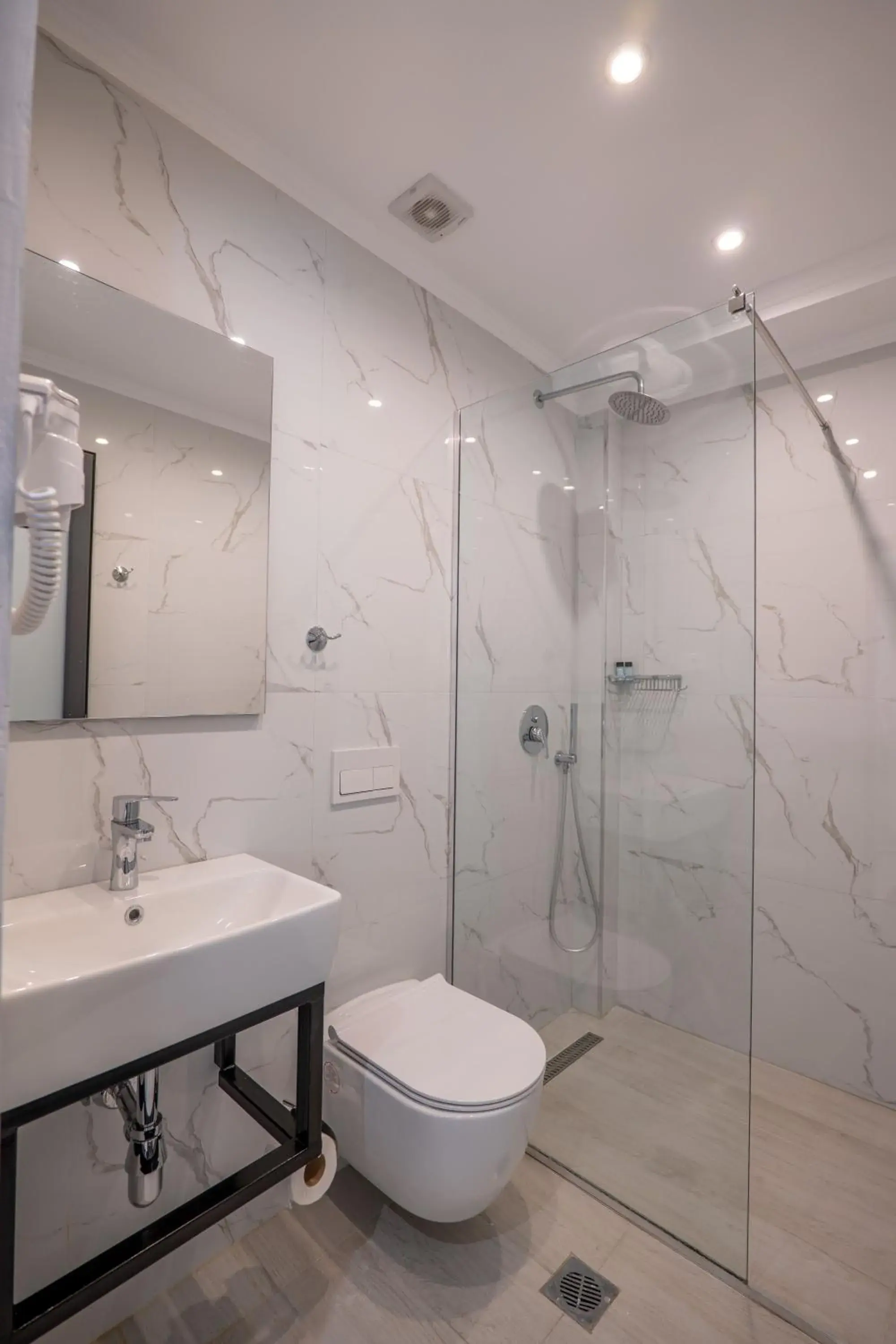 Double or Twin Room with Side Sea View in Hotel Emblem Double or Twin Room with Side Sea View in Hotel Emblem