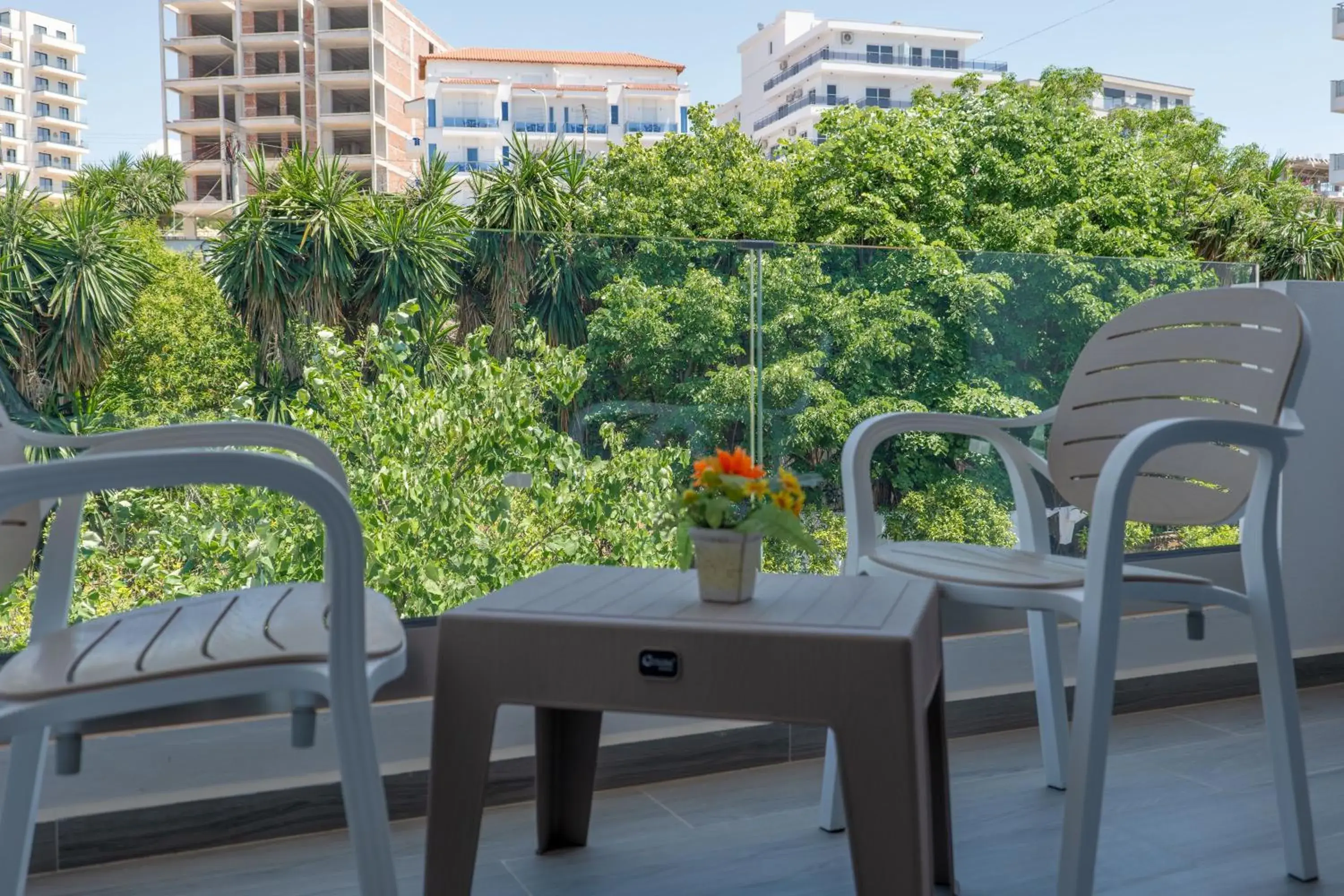 Triple Room with Garden View in Hotel Emblem Triple Room with Garden View in Hotel Emblem