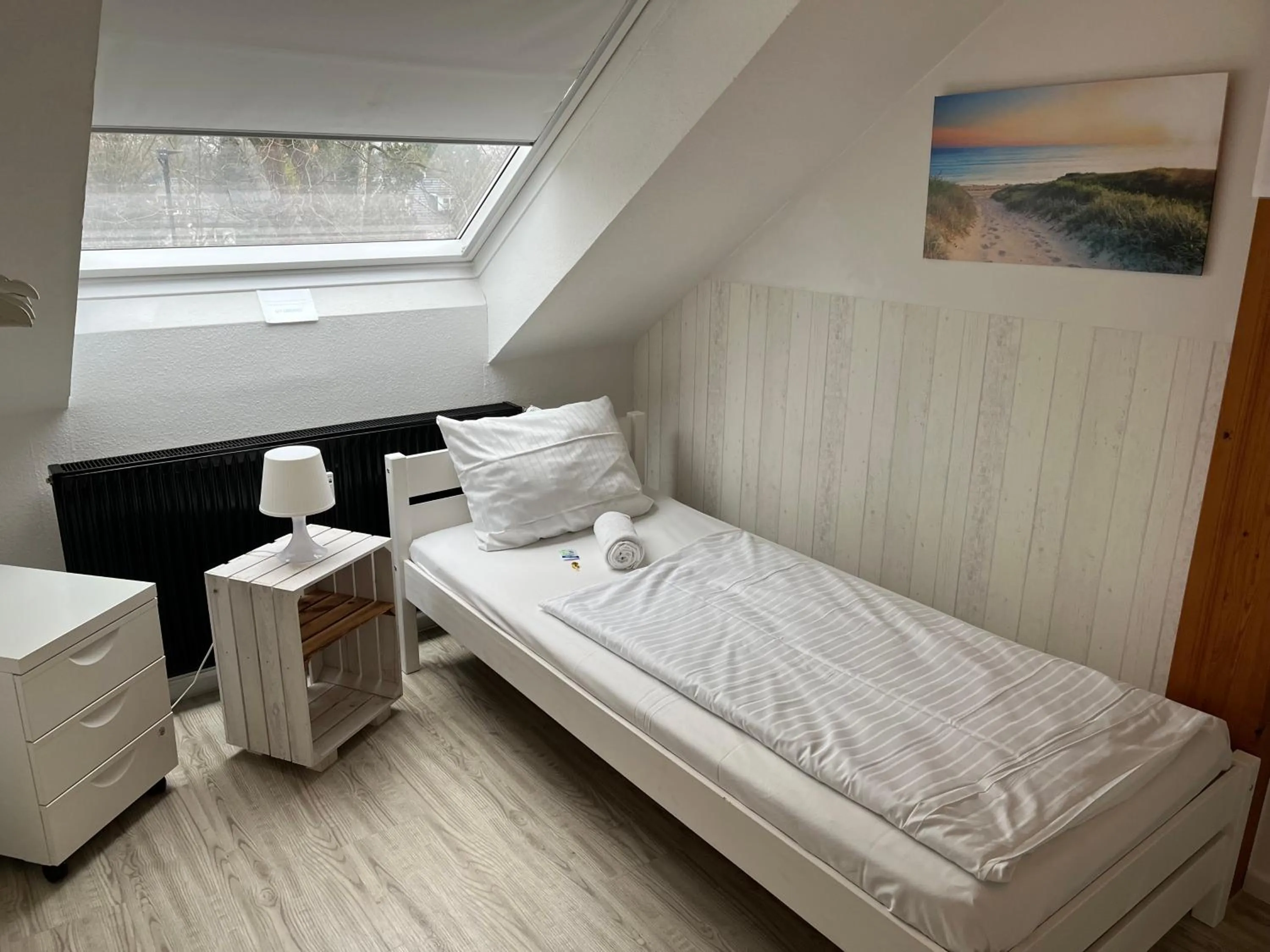 Photo of the whole room, Bed in mybrand boardinghouse Volksdorf Self Check-in -free parking