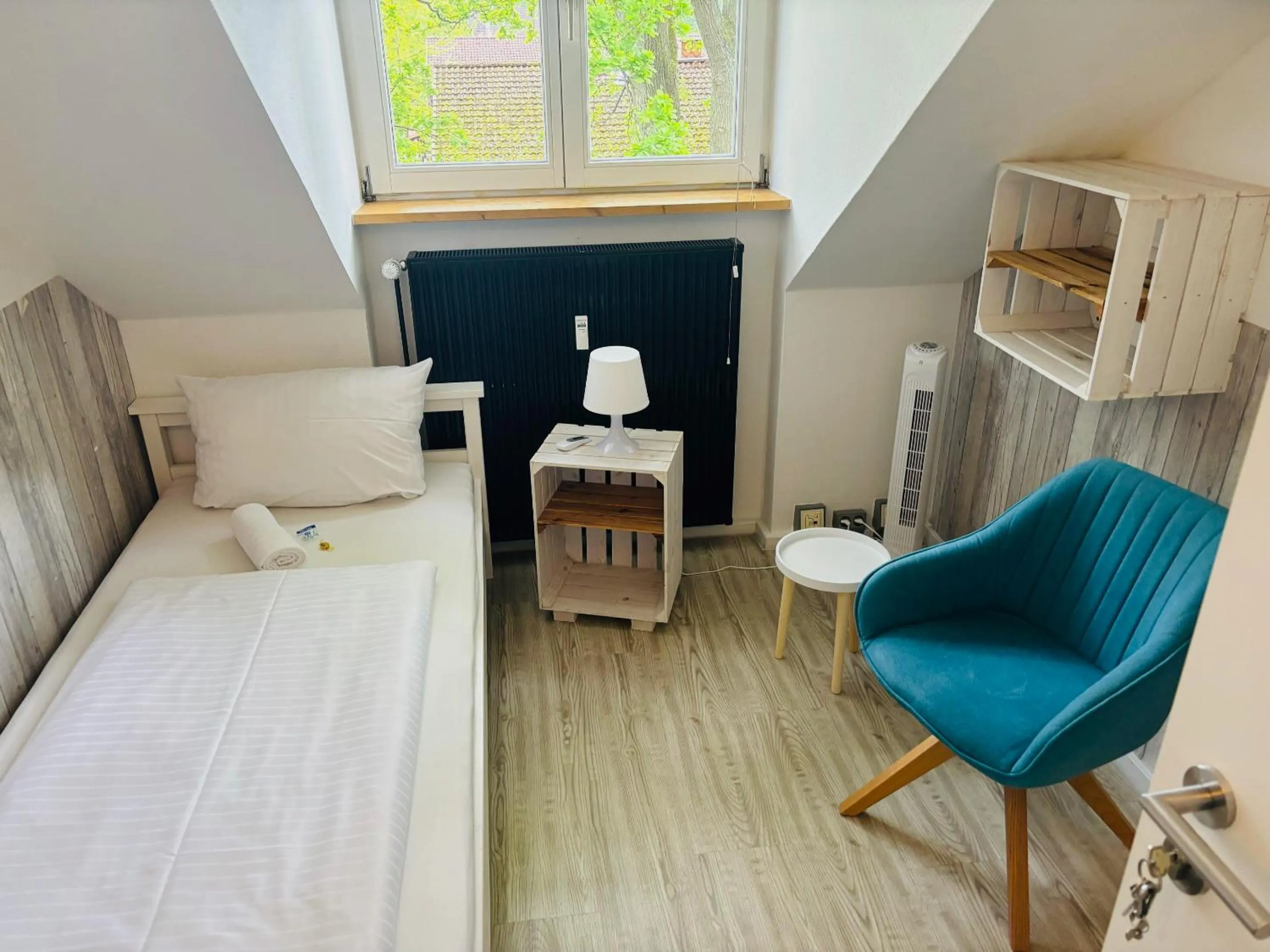 Photo of the whole room, Bed in mybrand boardinghouse Volksdorf Self Check-in -free parking