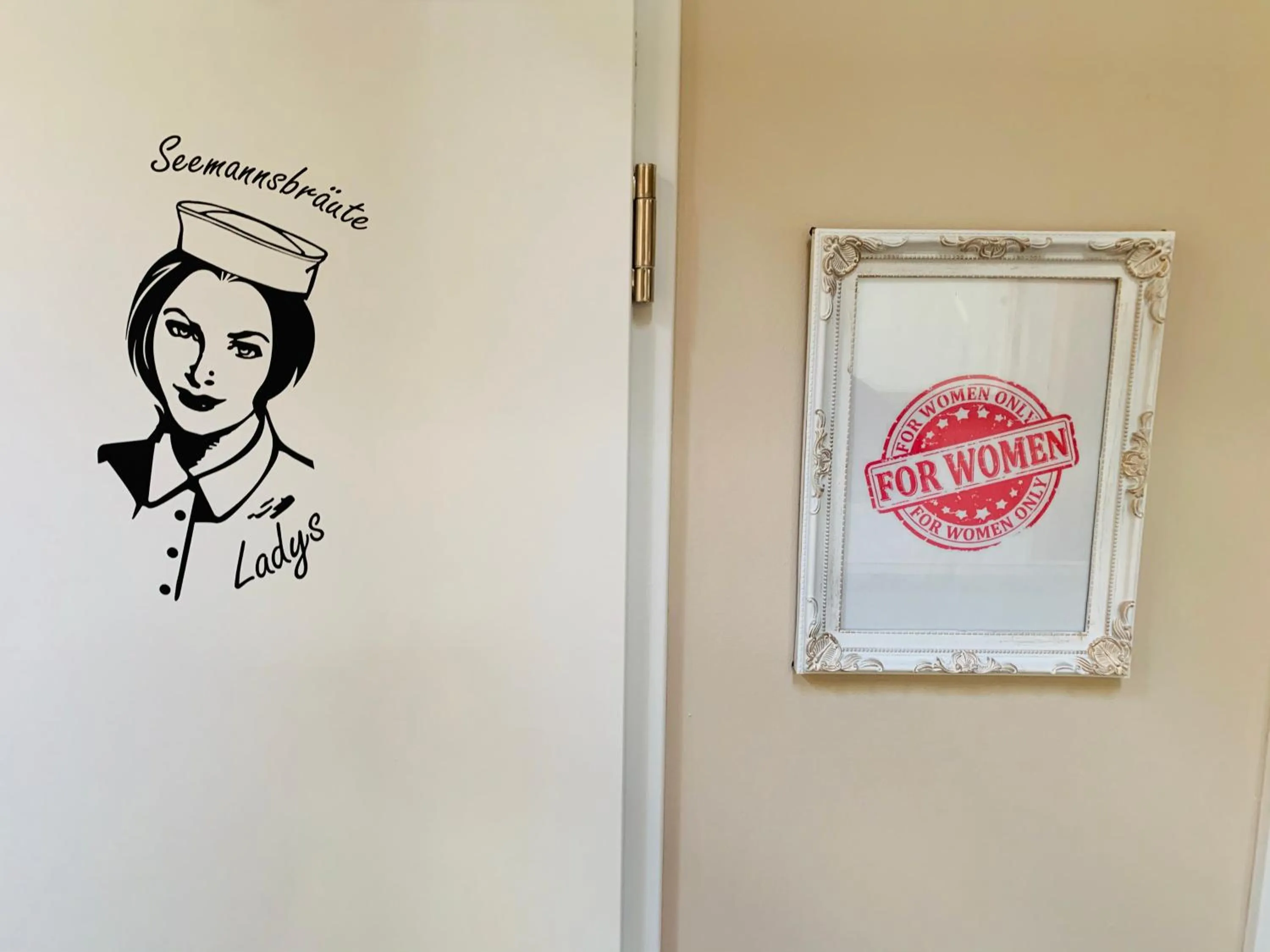 Property logo or sign in mybrand boardinghouse Volksdorf Self Check-in -free parking