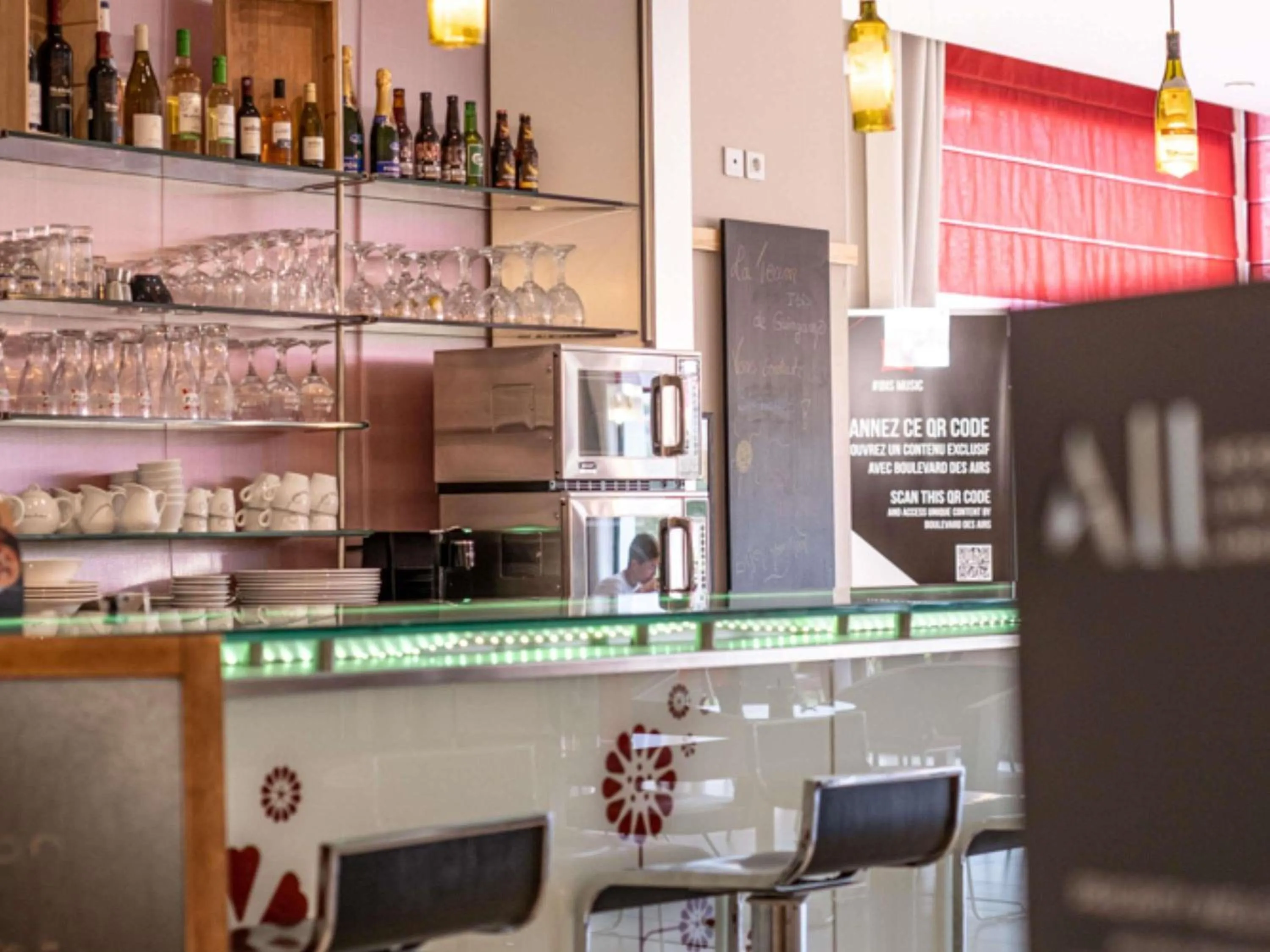 Lounge or bar in Hôtel ibis Guingamp Cœur de Bretagne