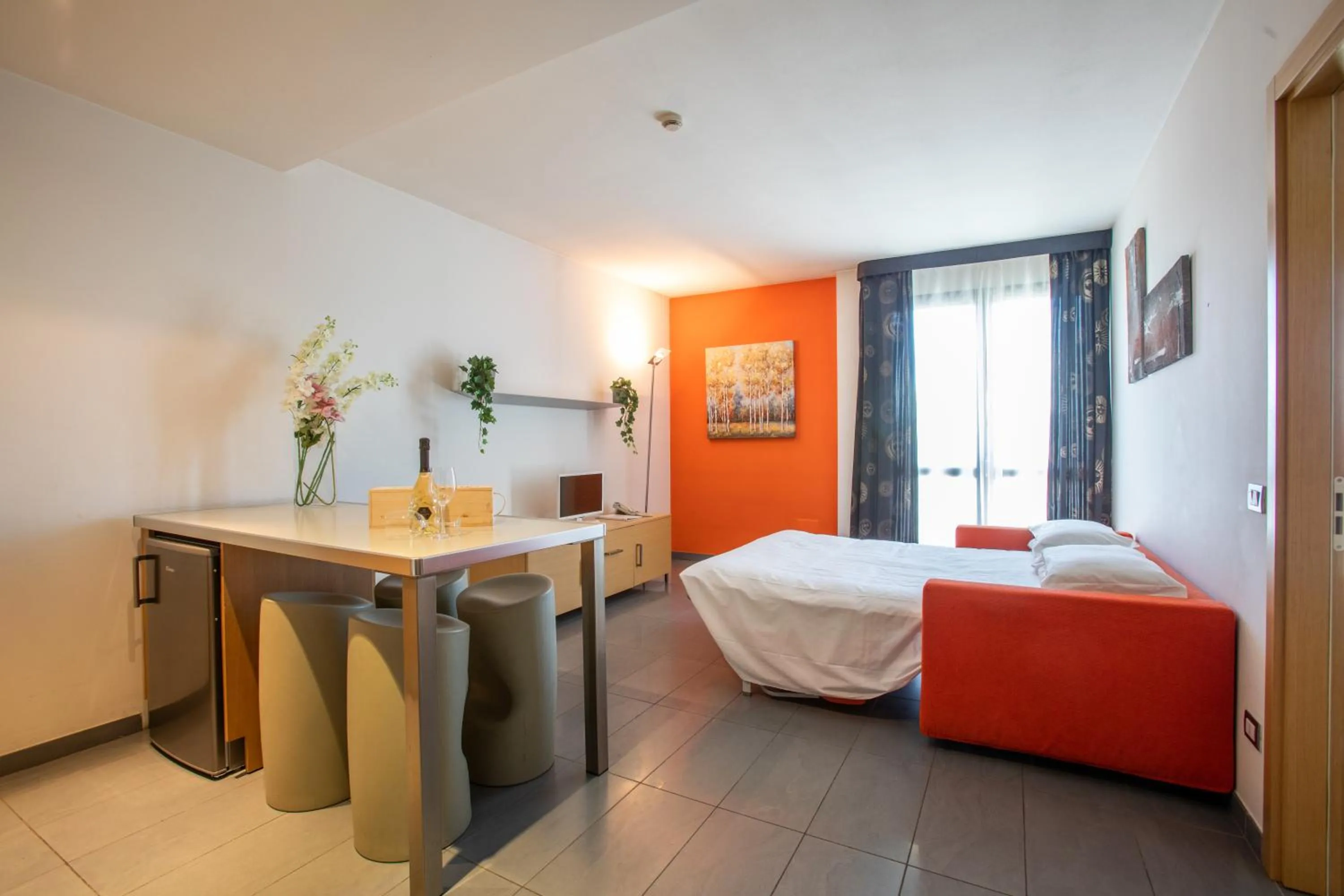 Dining area, Bed in Matrix Hotel & Residence