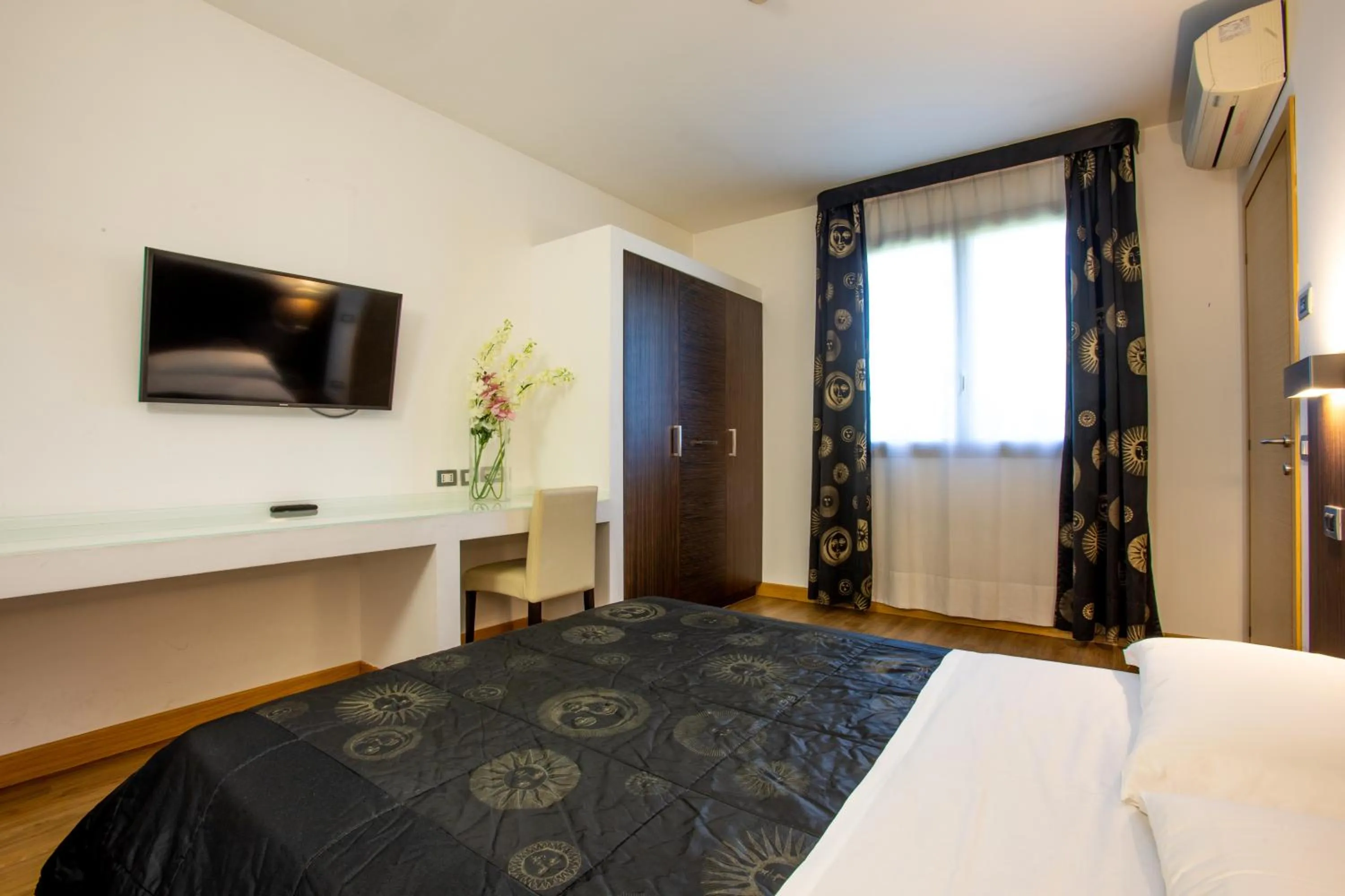 Bedroom, Bed in Matrix Hotel & Residence