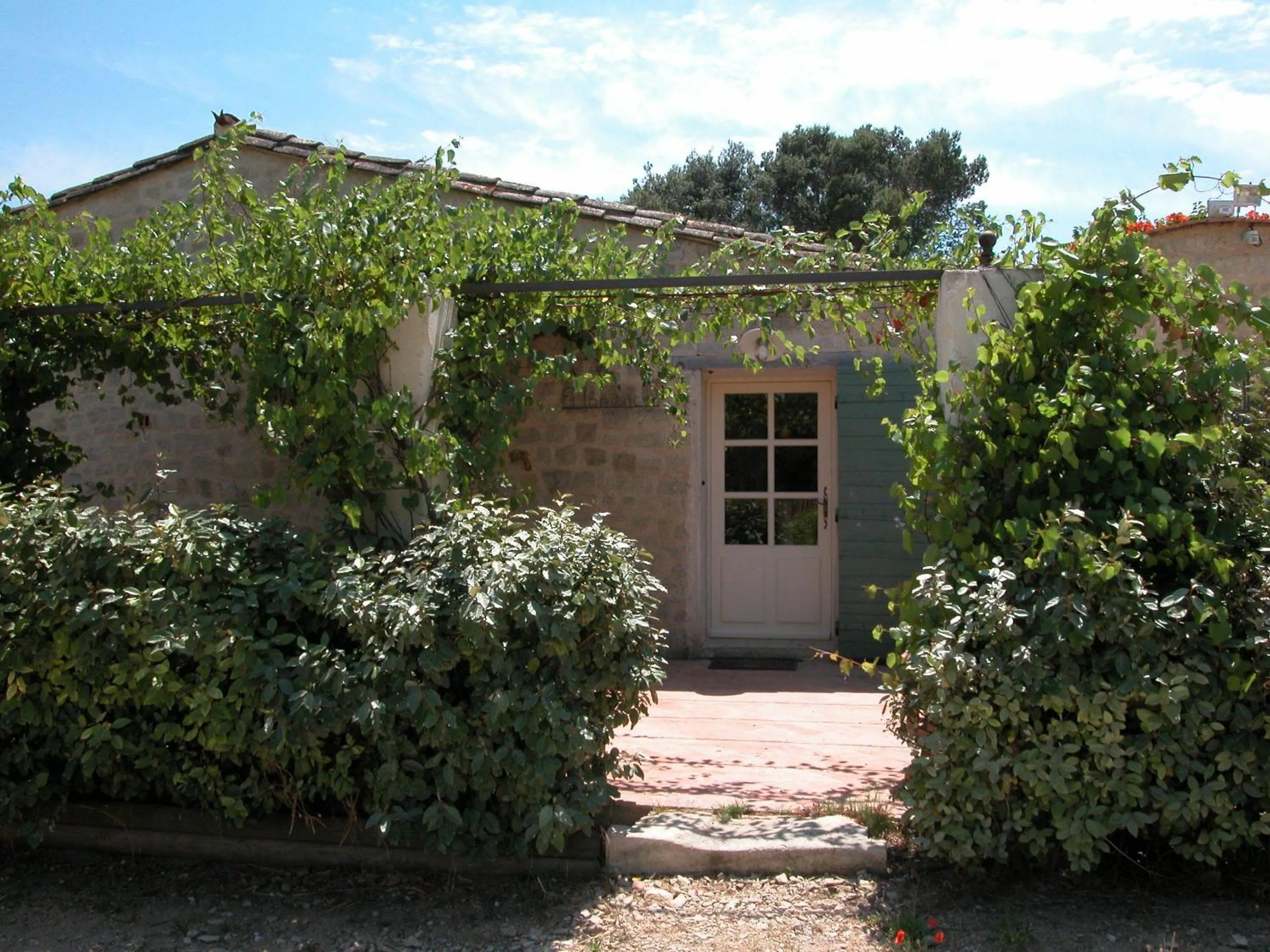 Facade/entrance in Le Mazet de la Dame