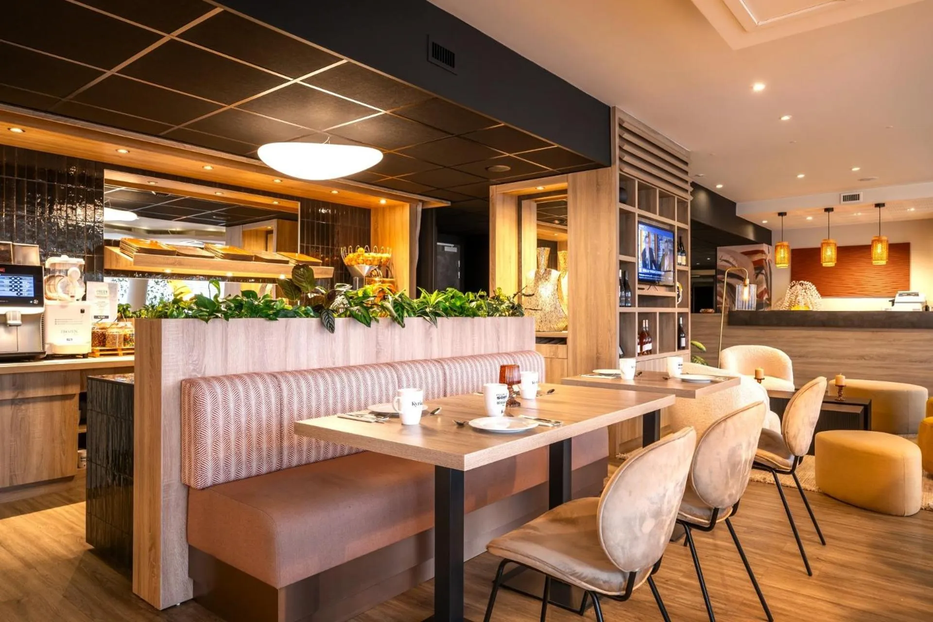 Breakfast in Kyriad Prestige Vannes Centre-Palais des Arts