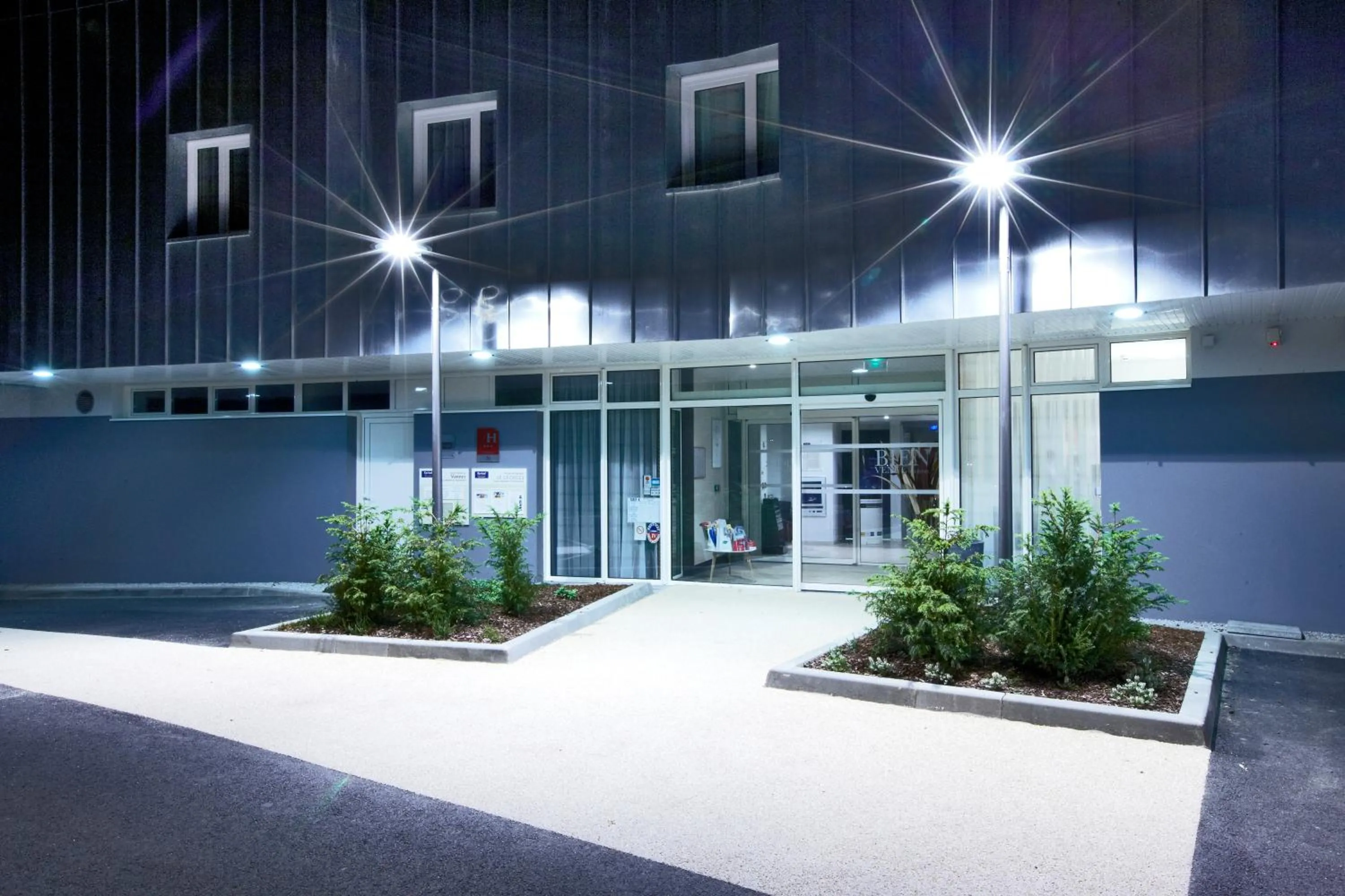 Facade/entrance in Kyriad Prestige Vannes Centre-Palais des Arts