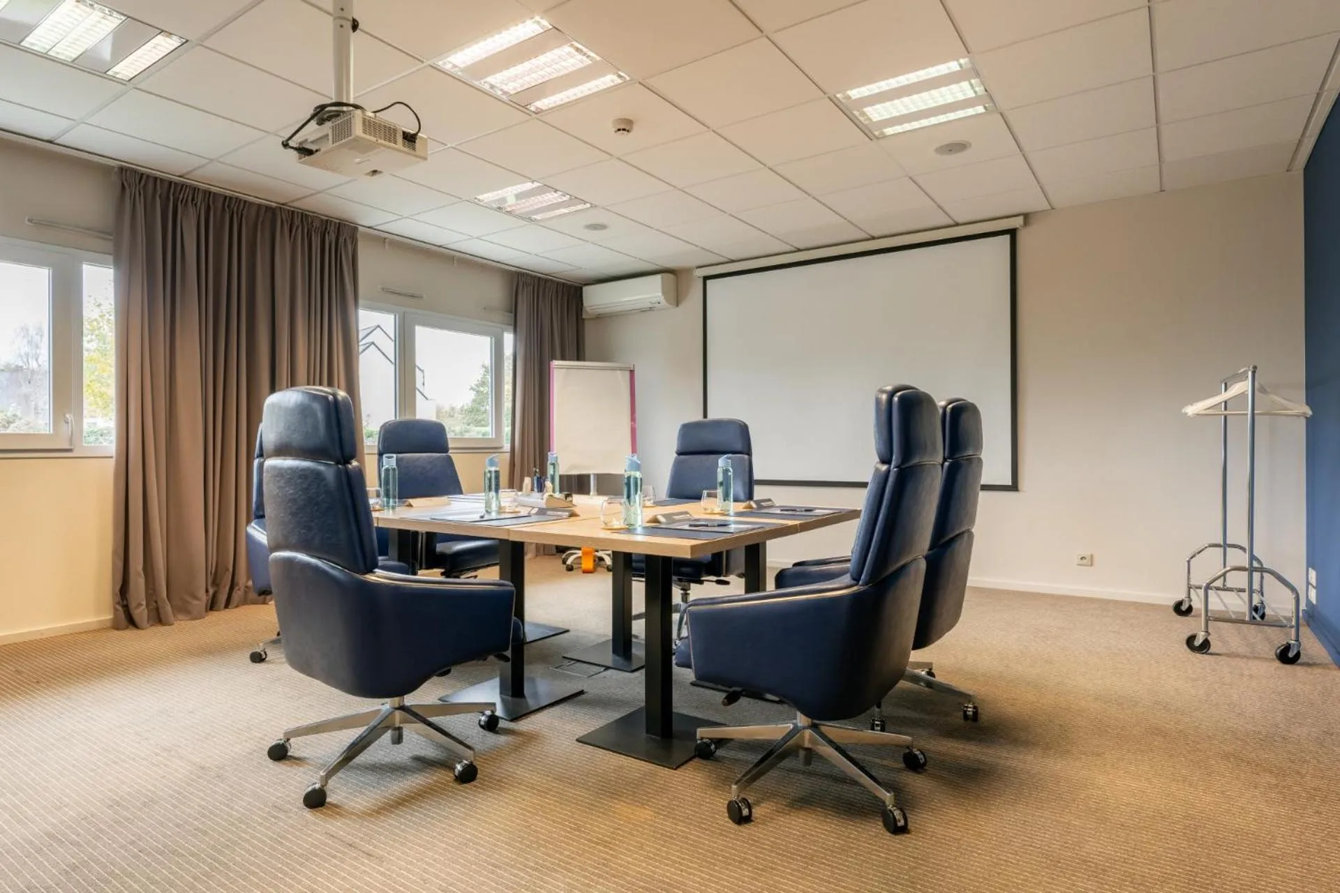 Meeting/conference room in Kyriad Prestige Vannes Centre-Palais des Arts