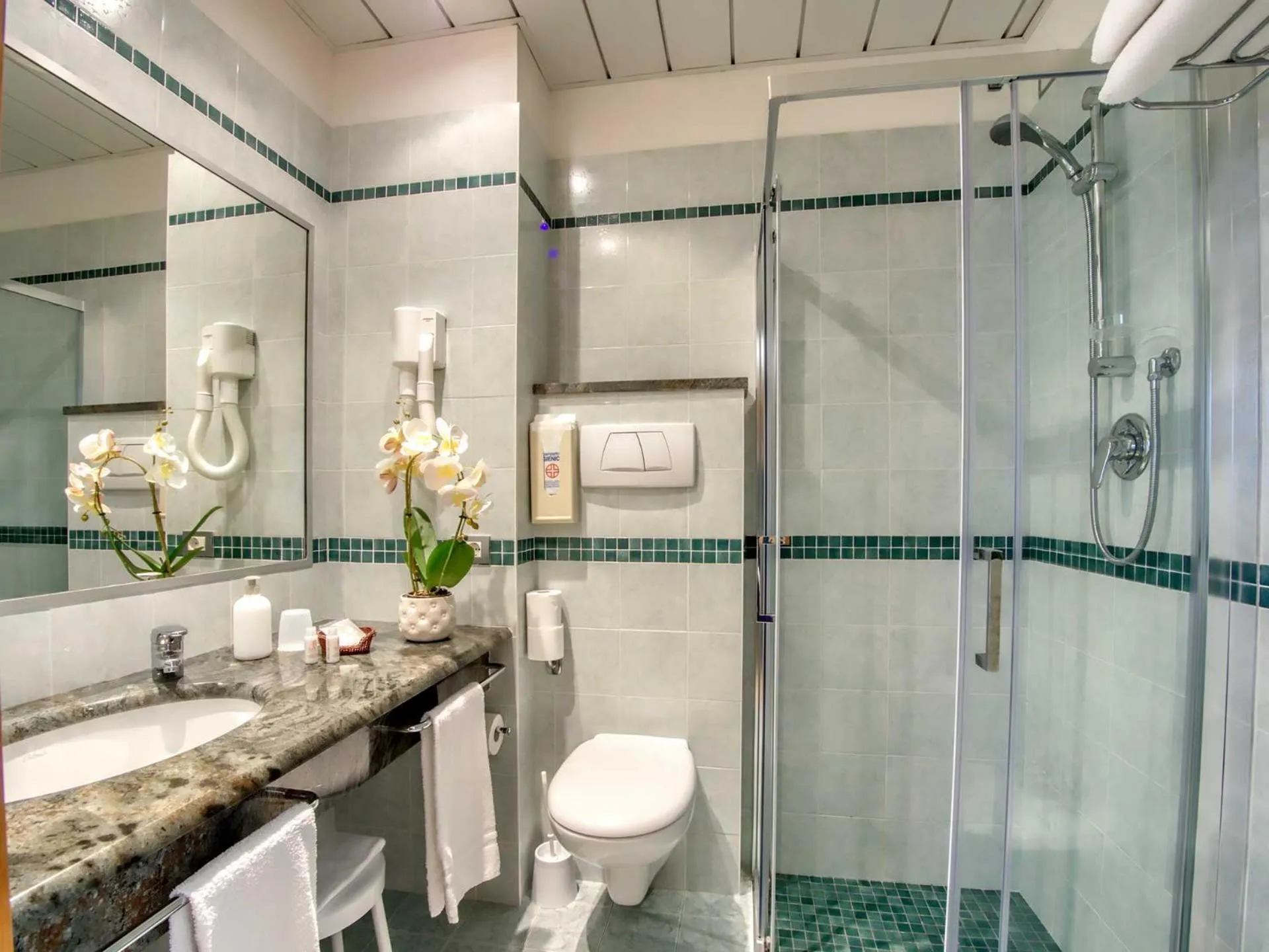 Bathroom in Hotel Colorado Cesenatico