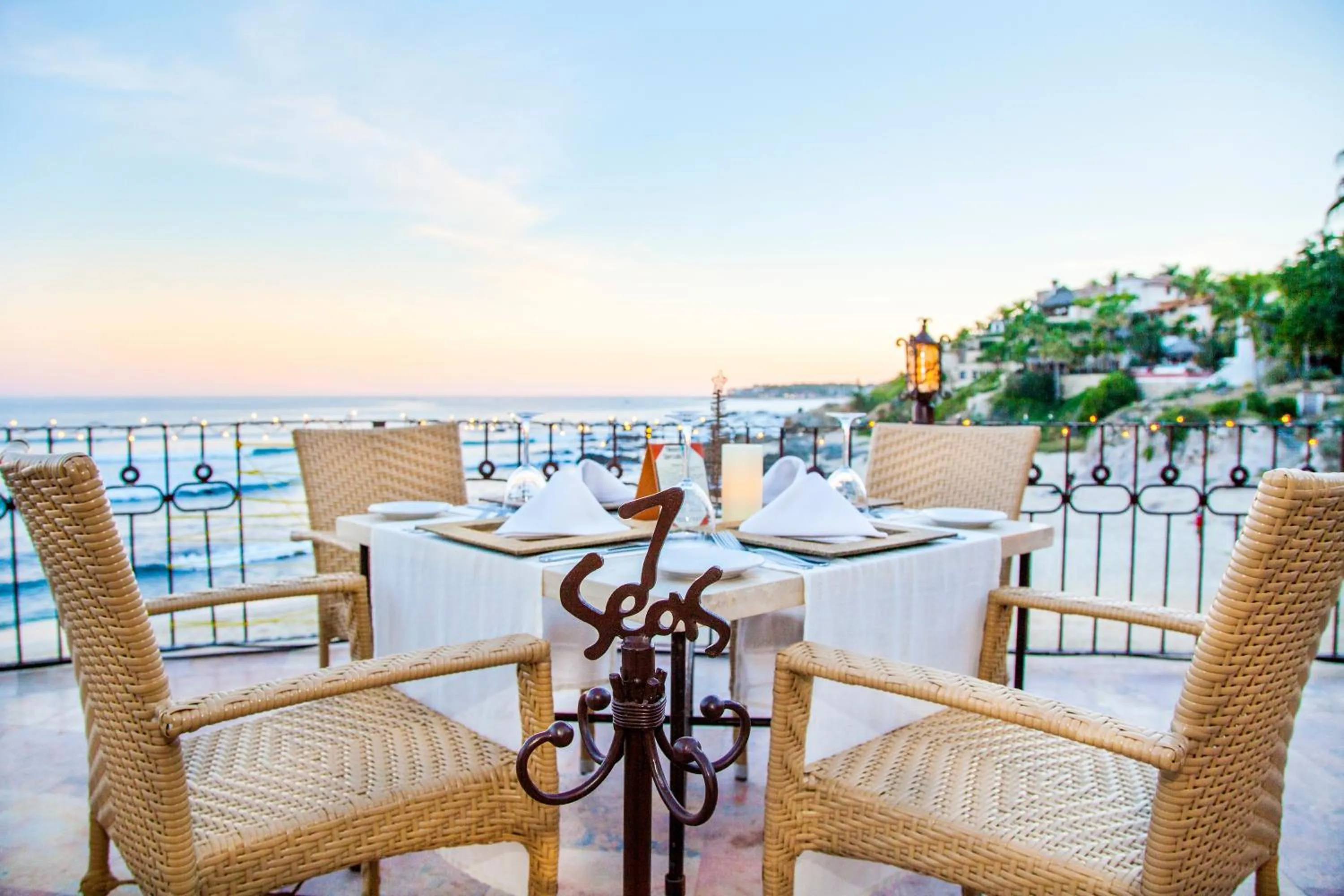 Restaurant/places to eat in Cabo Surf Hotel