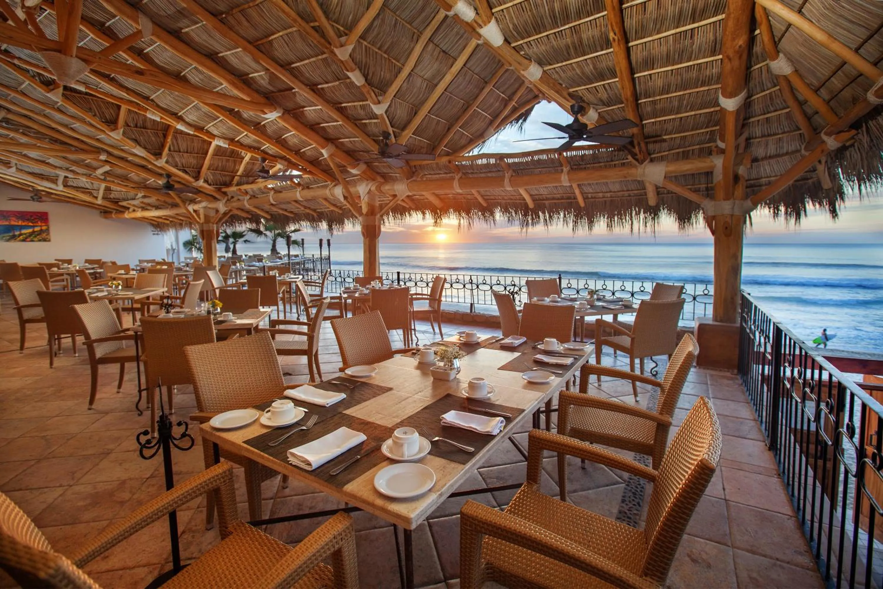 Restaurant/places to eat in Cabo Surf Hotel