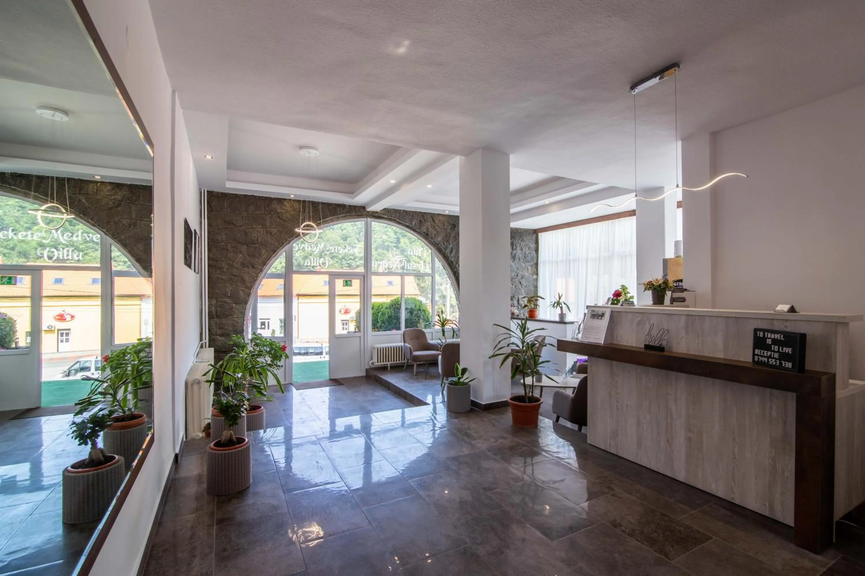 Facade/entrance in Vila Ursul Negru