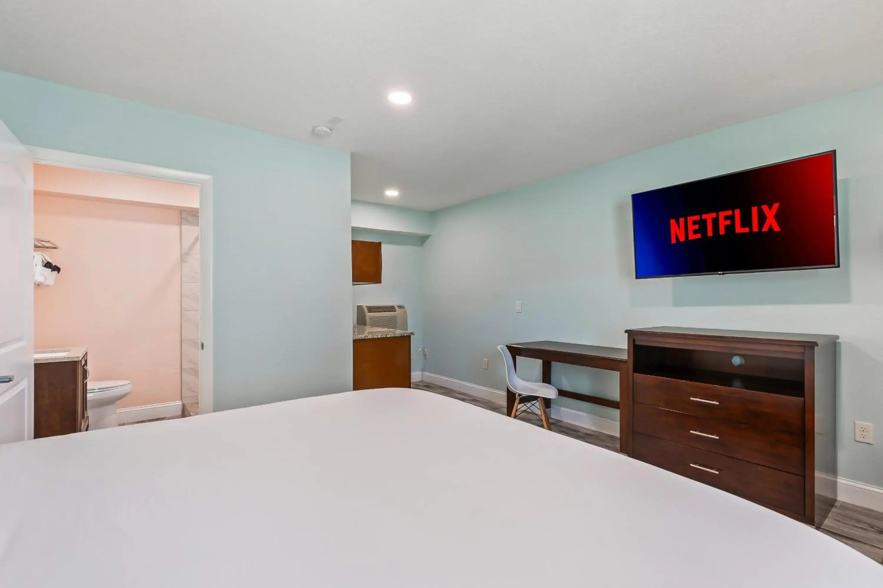 King Room in Atlantic Shores Motel King Room in Atlantic Shores Motel