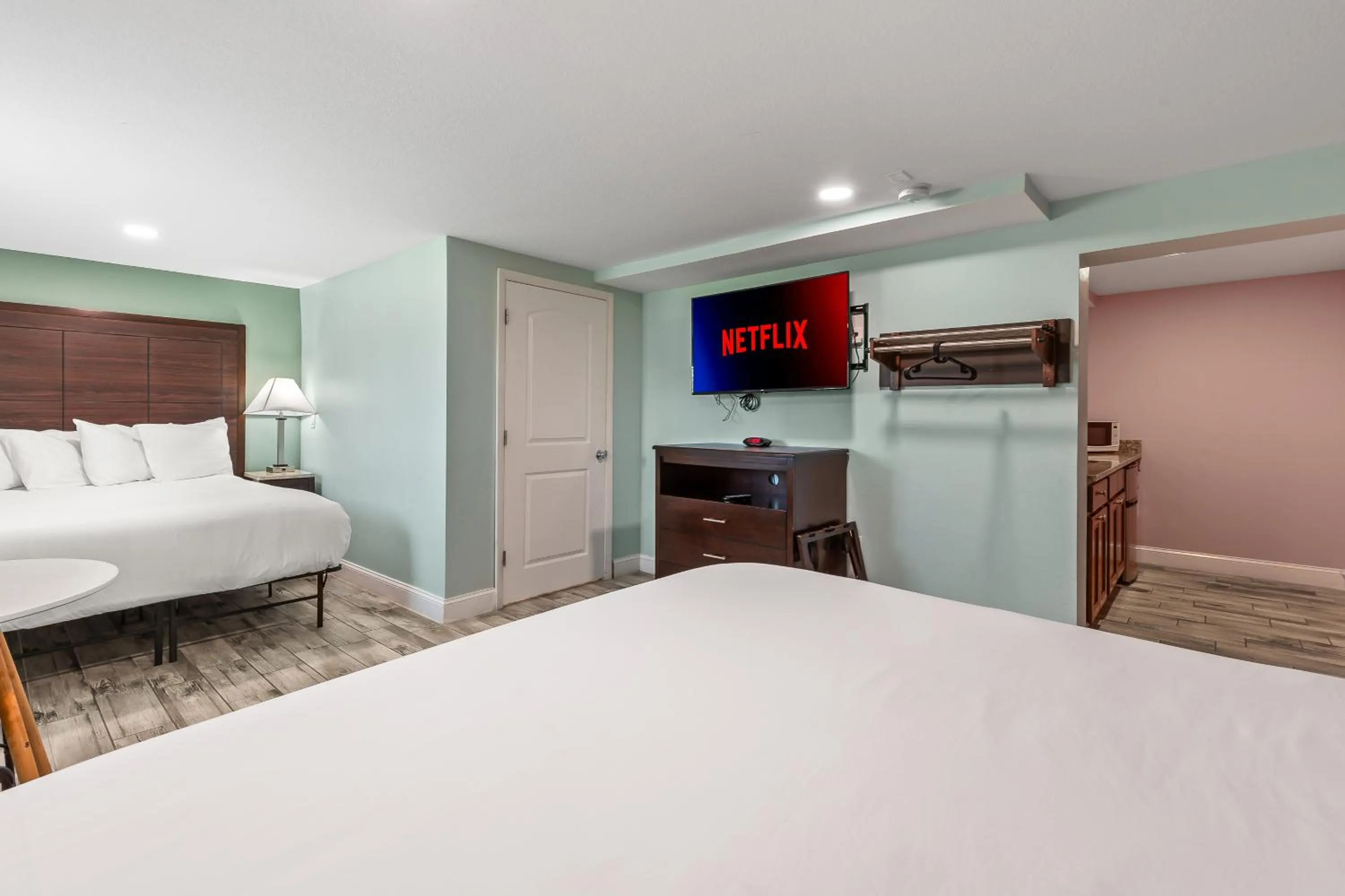 TV and multimedia, Bed in Atlantic Shores Motel