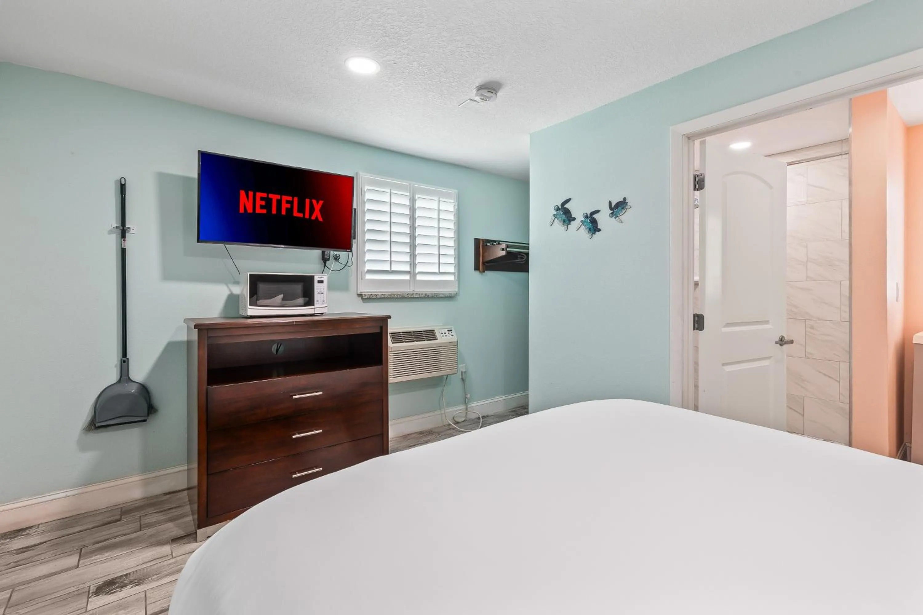 Bed in Atlantic Shores Motel