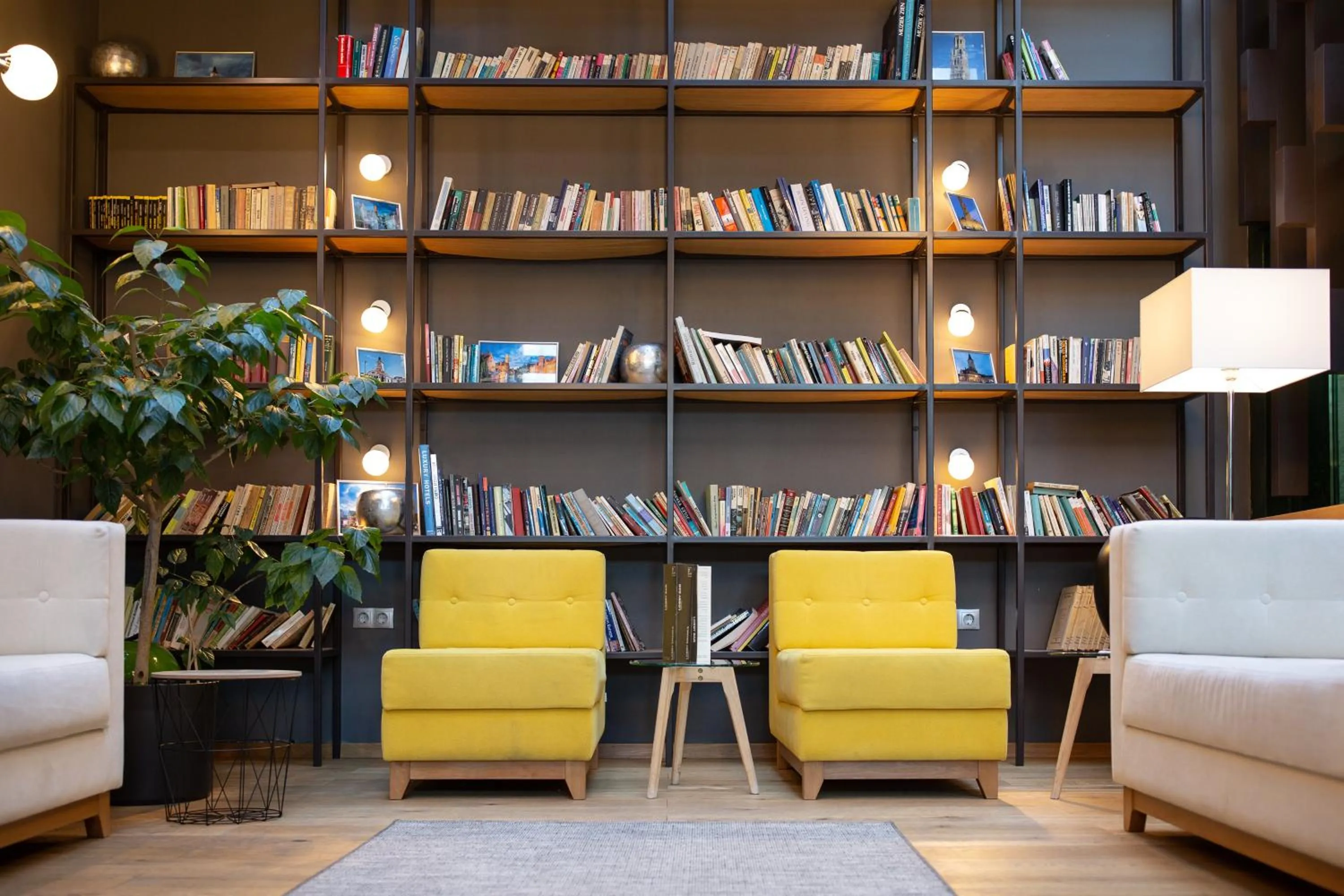 Library in Belfort Hotel