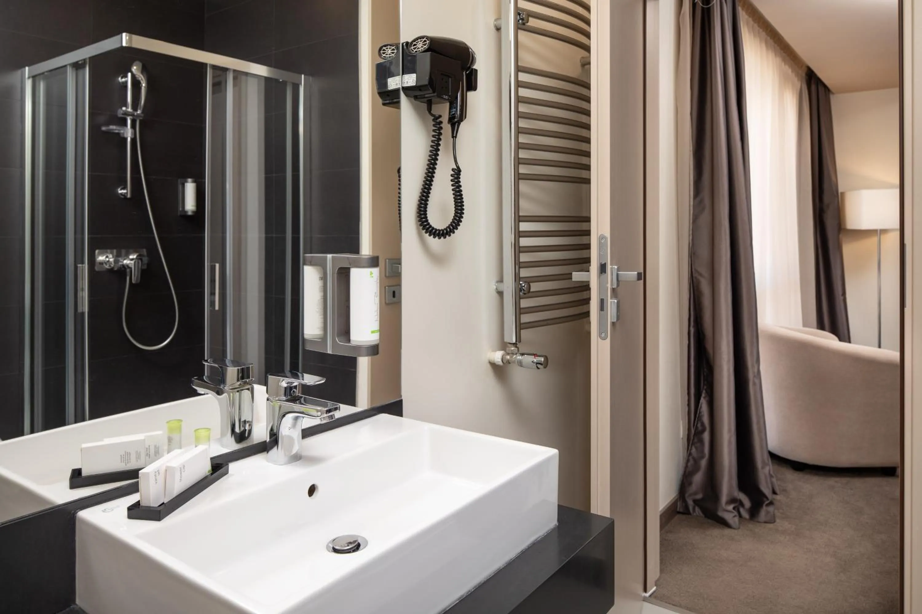 Bathroom in Belfort Hotel