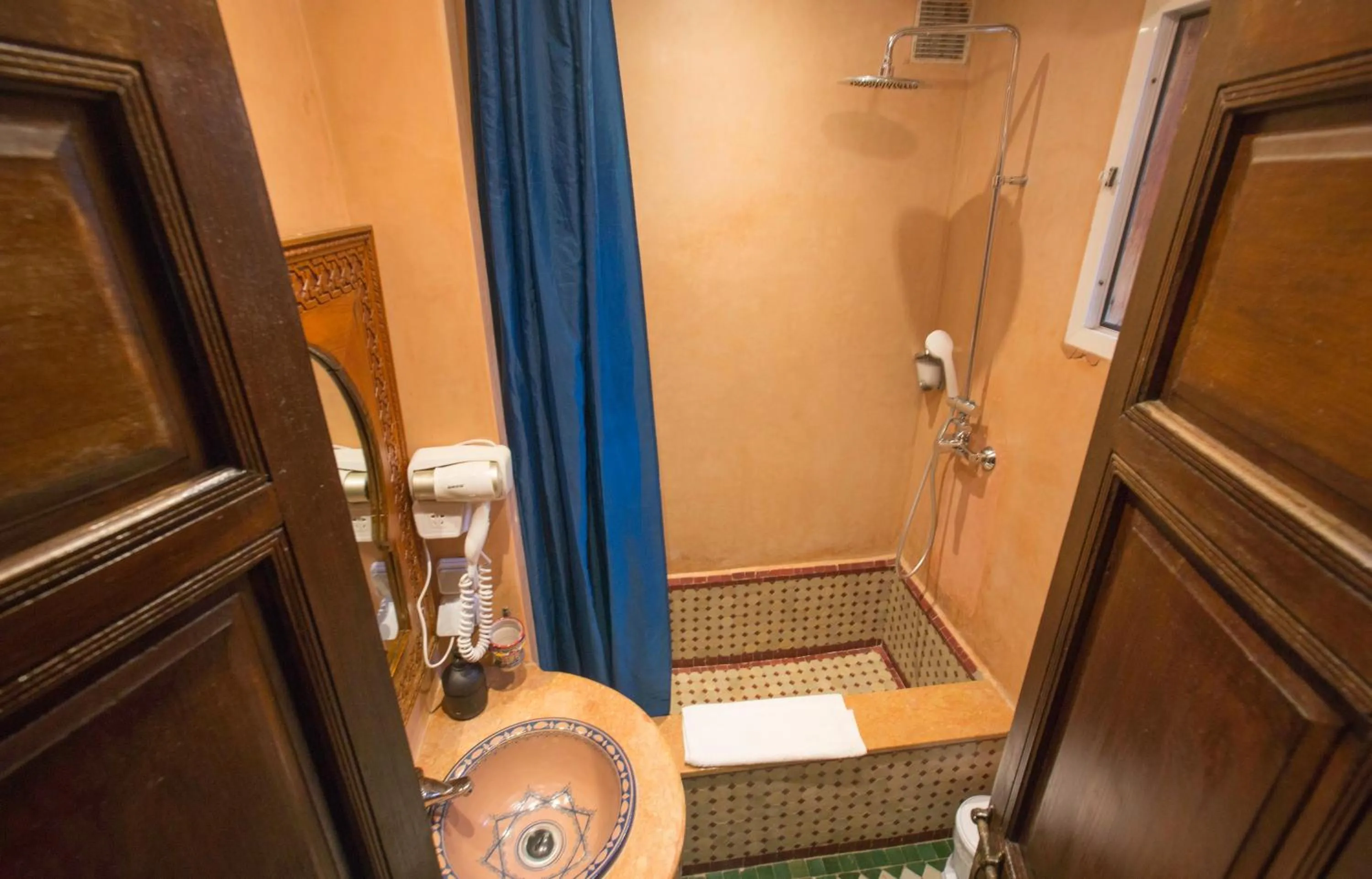 Shower in Dar Fes Medina Ziat