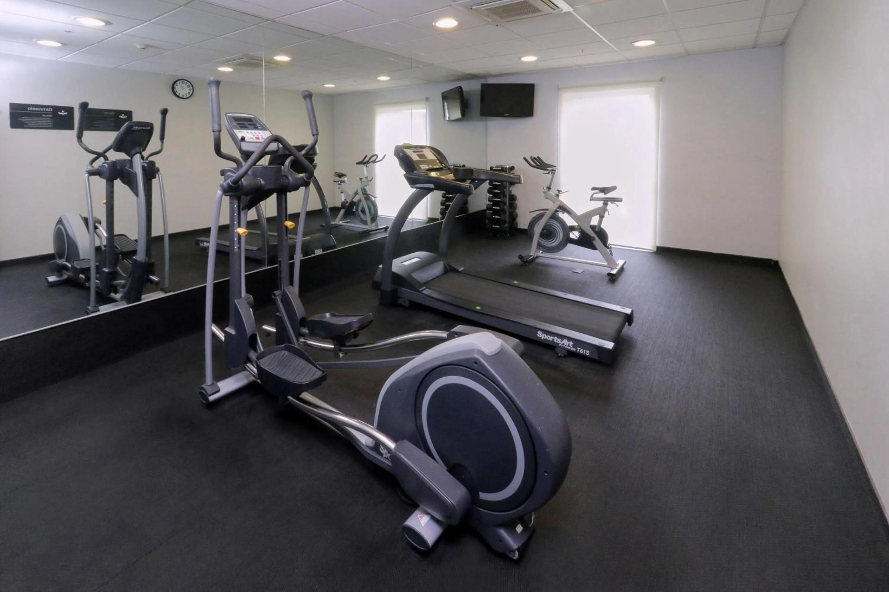 Fitness centre/facilities in City Express by Marriott Tijuana Insurgentes