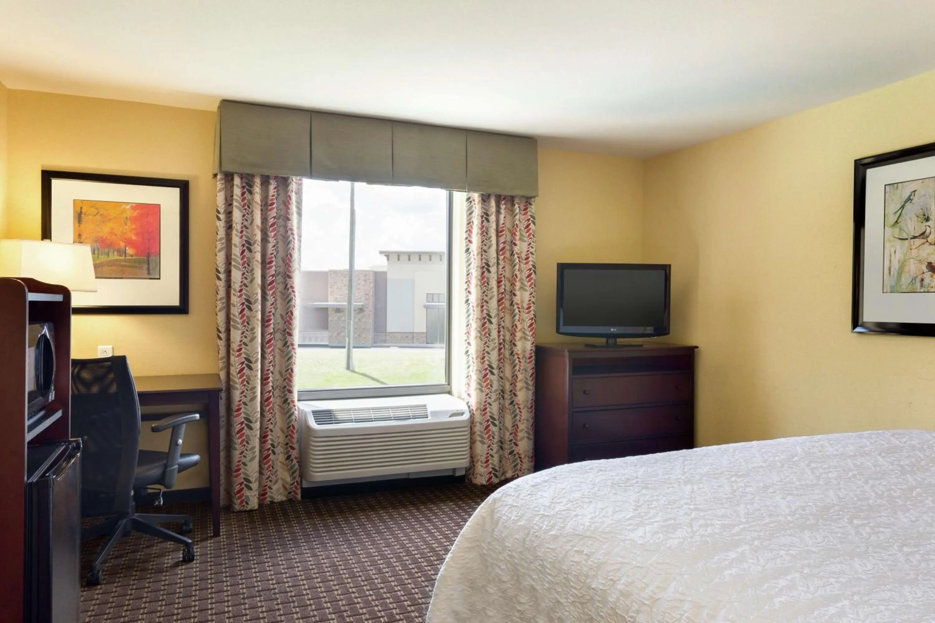 Bedroom, Bed in Hampton Inn & Suites Prattville